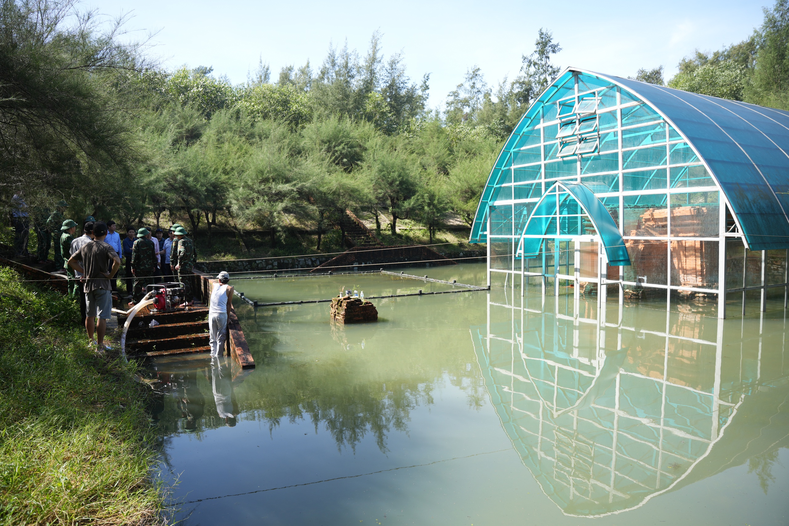 Tháp Chăm cổ ngập úng, Phó Chủ tịch Huế gay gắt nhắc trách nhiệm - Ảnh 2.