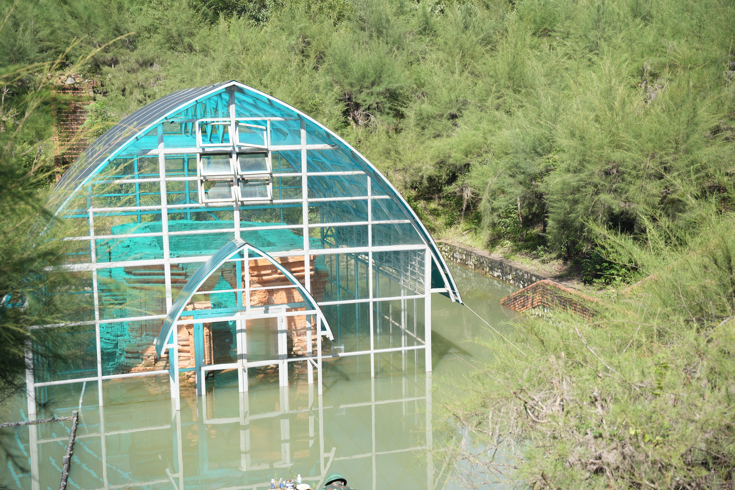 Tháp Chăm cổ ngập úng, Phó Chủ tịch Huế gay gắt nhắc trách nhiệm - Ảnh 4.