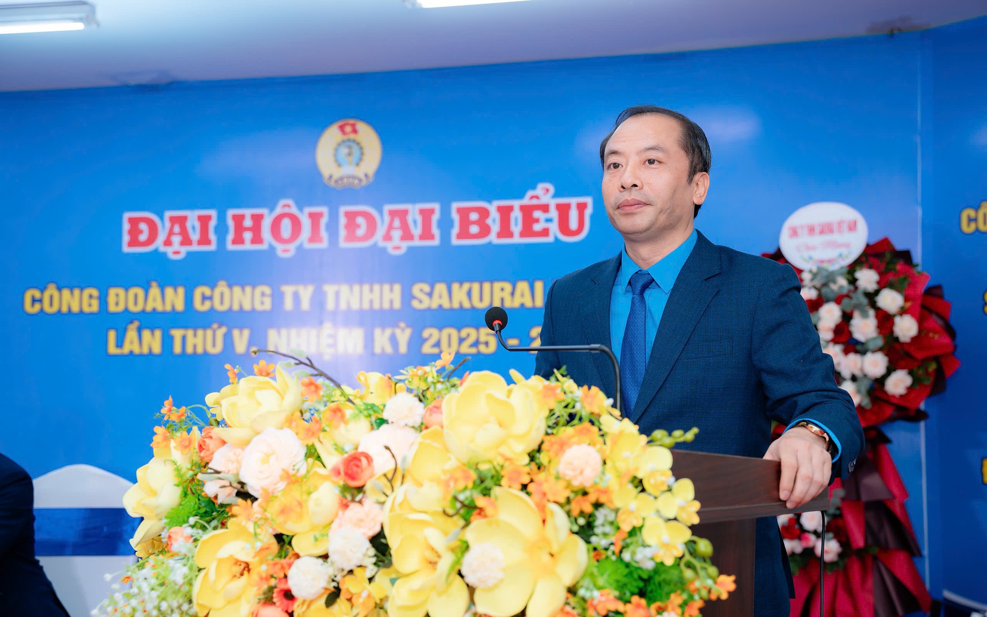 Ông Kha Văn Tám tái đắc cử Chủ tịch LĐLĐ tỉnh Nghệ An - Ảnh 2. Ông Kha Văn Tám tái đắc cử Chủ tịch LĐLĐ tỉnh Nghệ An - Ảnh 2.