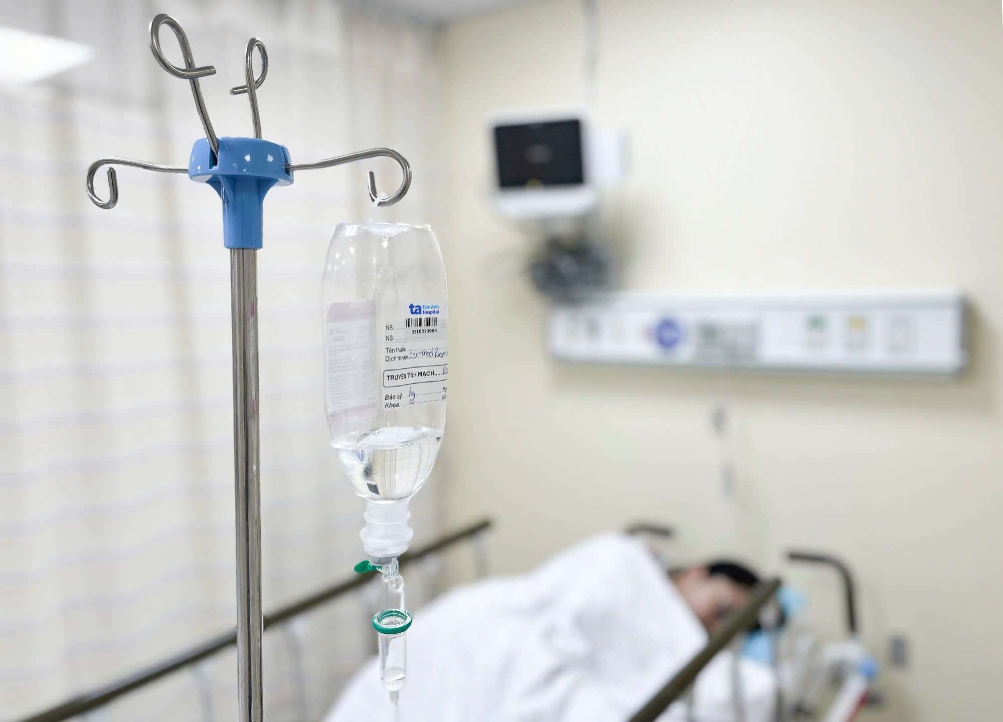 Thêm nhiều bệnh nhân nghi ngộ độc bánh mì ở phường Hạnh Thông, TP HCM - Ảnh 2.