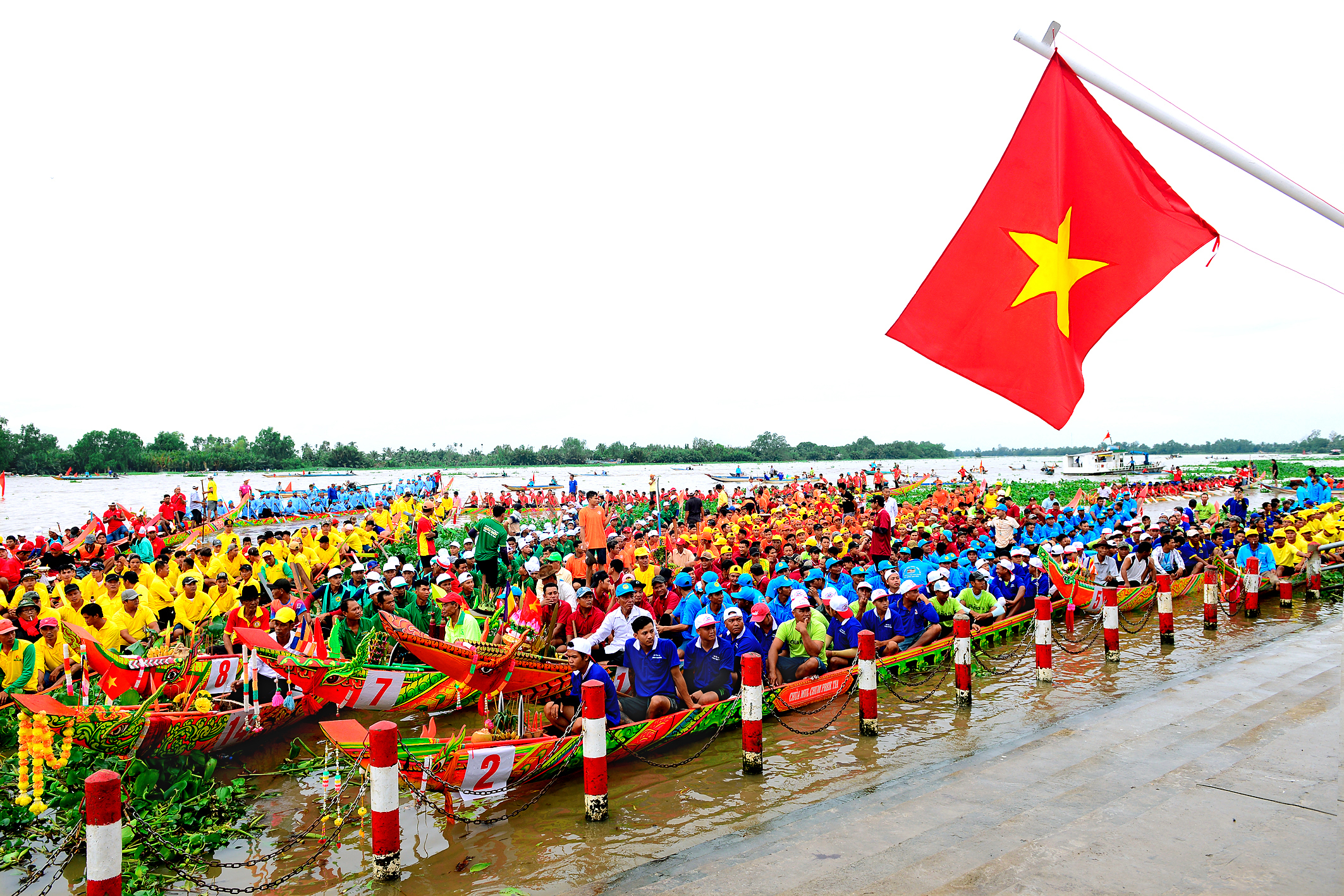 Sức nóng đường đua ghe ngo dịp lễ hội Ok Om Bok  - Ảnh 2.