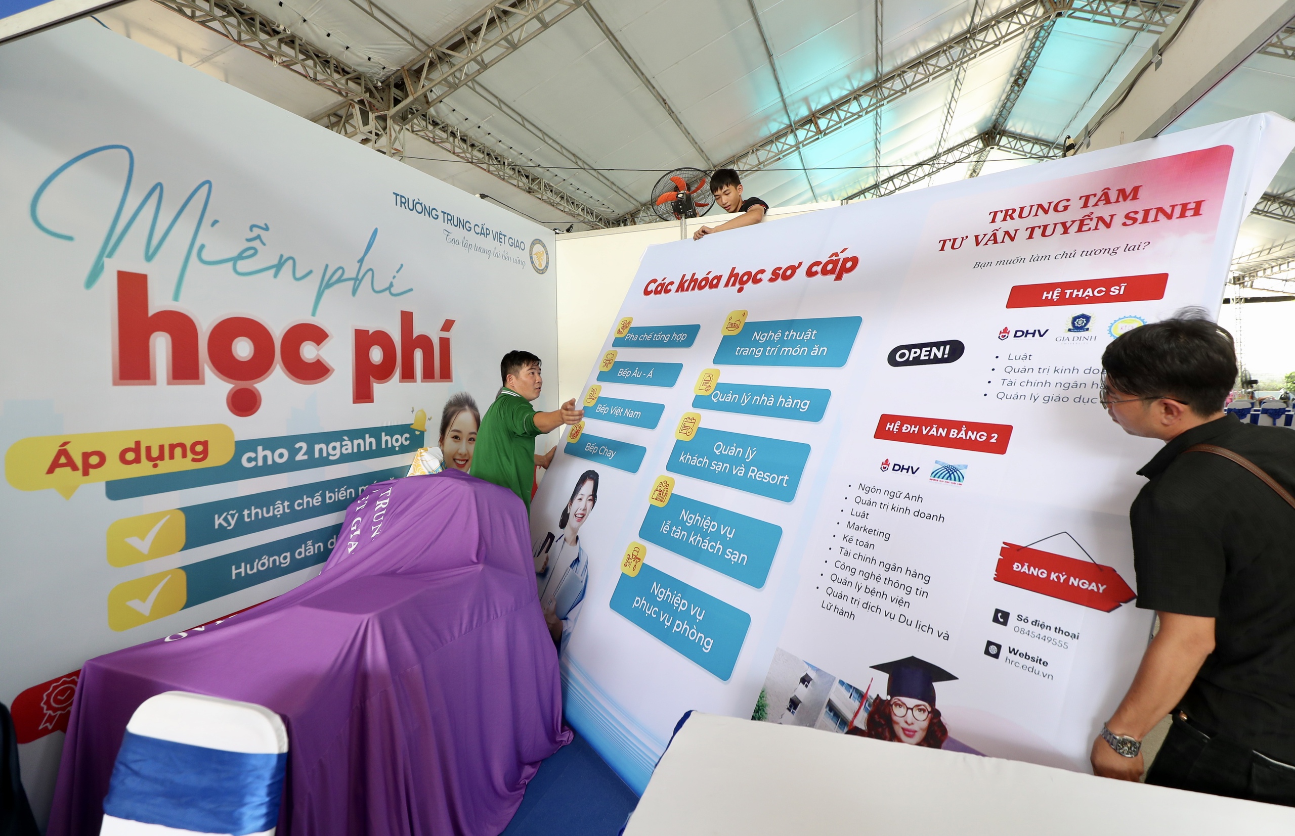 Không khí rộn ràng trước ngày khai mạc Job Link 2025 - Ảnh 5.