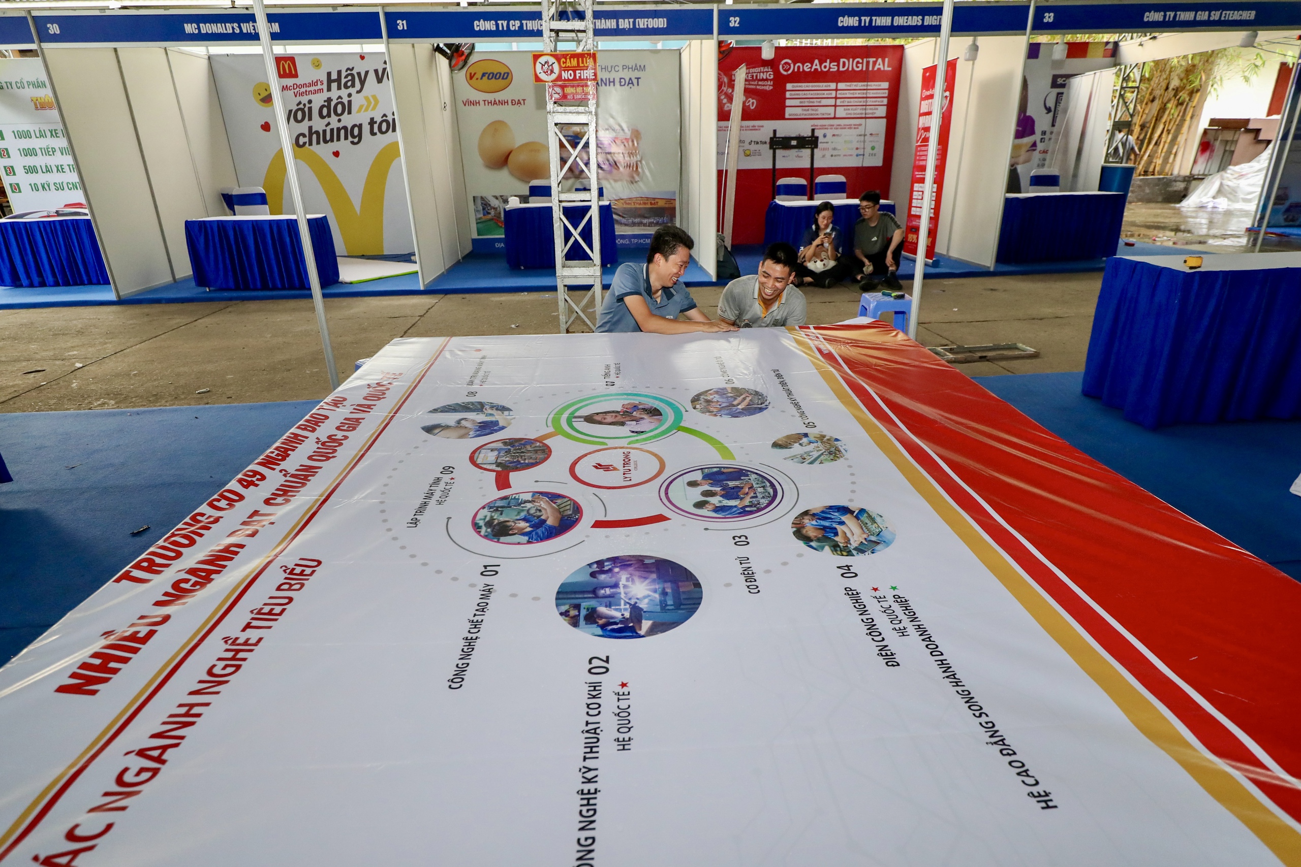 Không khí rộn ràng trước ngày khai mạc Job Link 2025 - Ảnh 6.