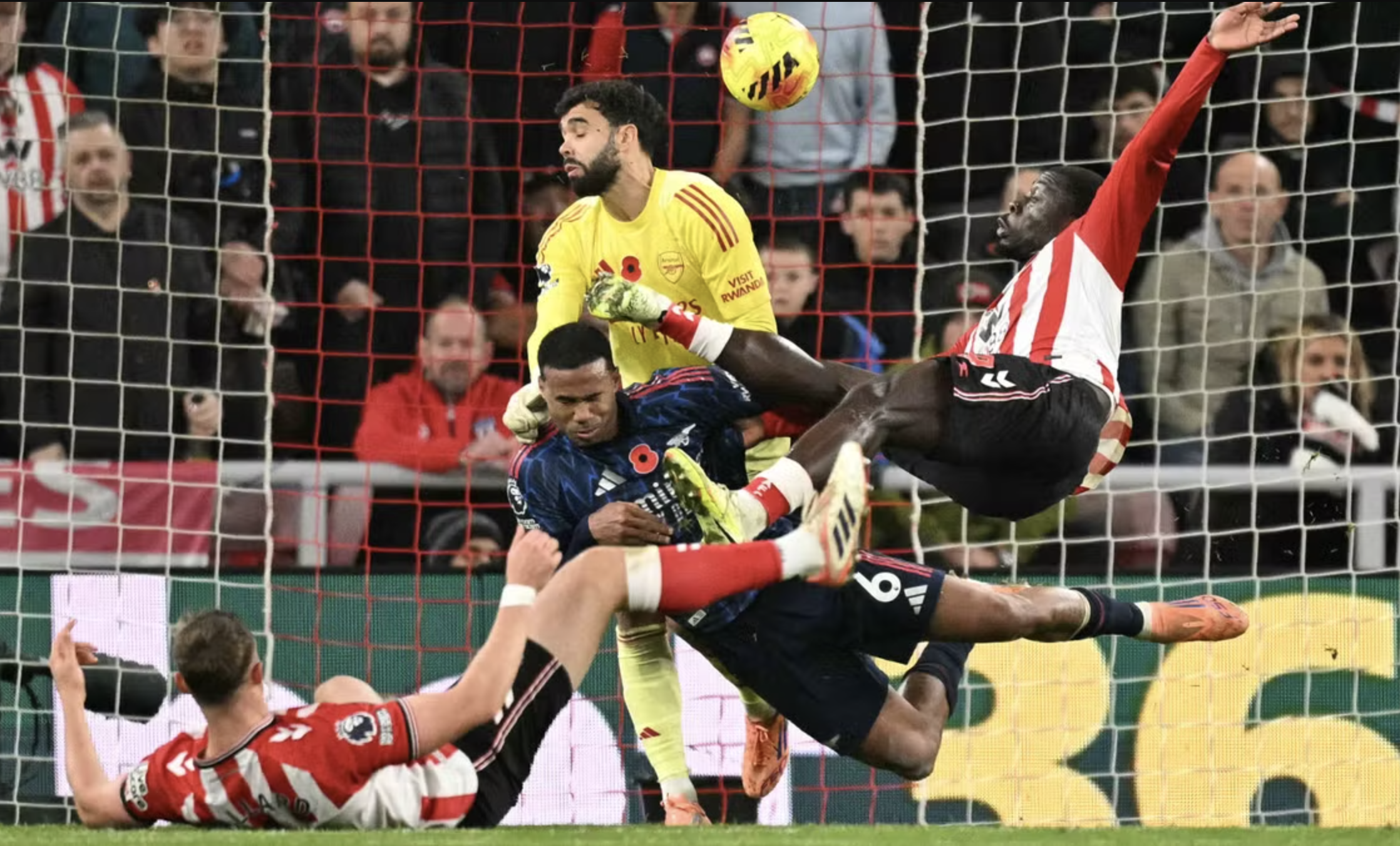 Sunderland quả cảm, Arsenal đánh rơi chiến thắng phút bù giờ - Ảnh 4.