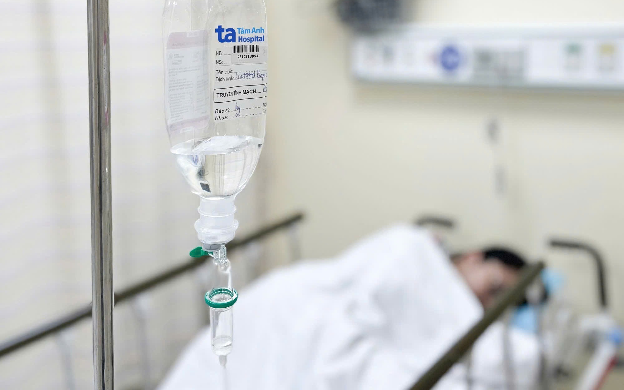 Sở Y tế TP HCM xác định nguyên nhân gây ngộ độc sau khi ăn bánh mì ở phường Hạnh Thông - Ảnh 2.