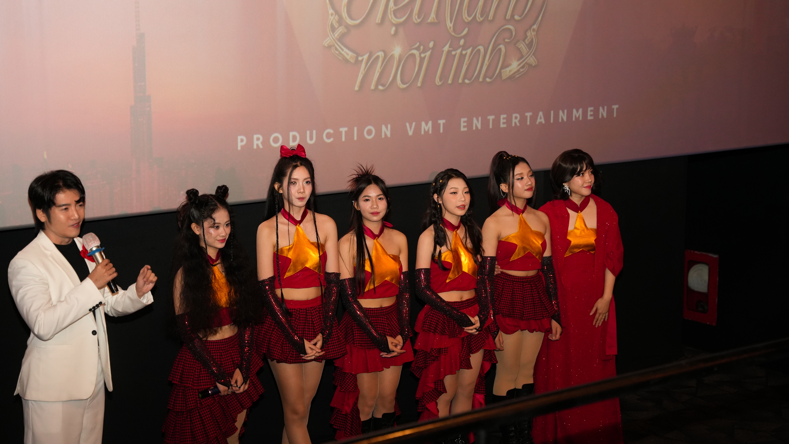 Một Việt Nam mới tinh đầy ấn tượng của V.STAR - Ảnh 4.