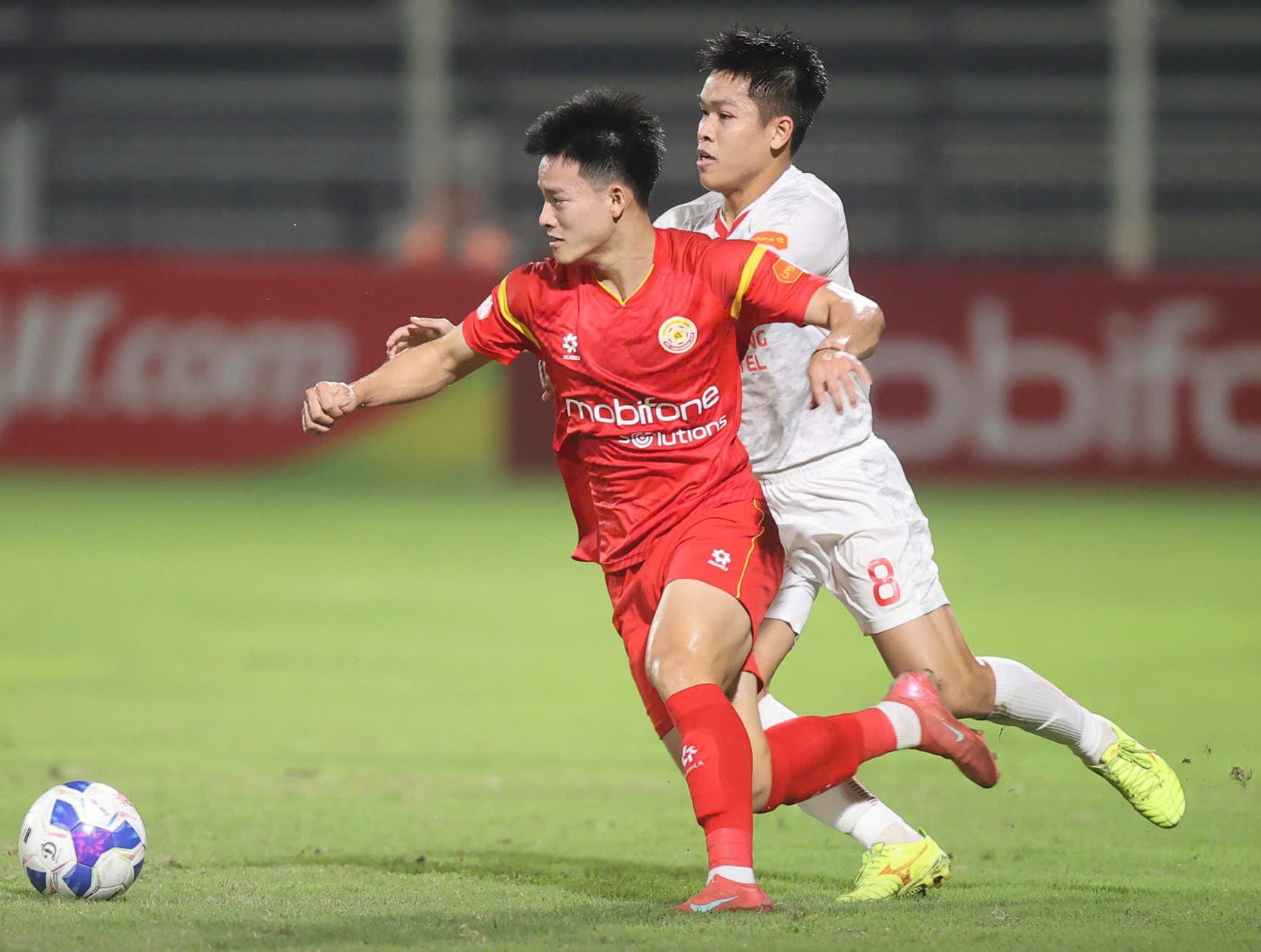 Màn rượt đuổi tỉ số ngoạn mục trên sân PVF - Ảnh 4.