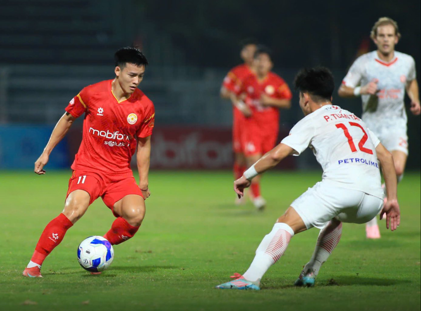 Màn rượt đuổi tỉ số ngoạn mục trên sân PVF - Ảnh 3.