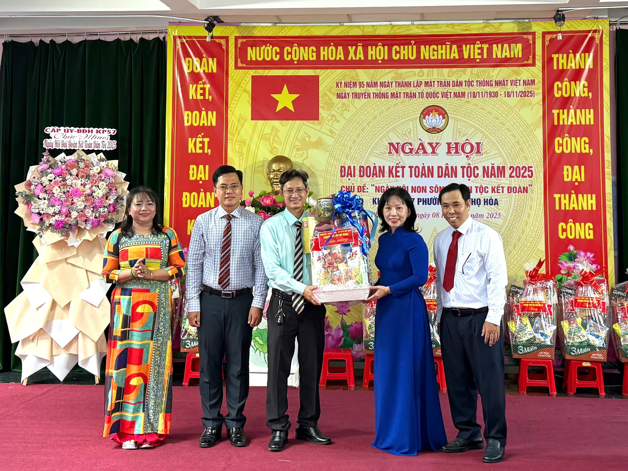 Câu chuyện đoàn kết ở một khu dân cư tại phường Phú Thọ Hòa - Ảnh 1.