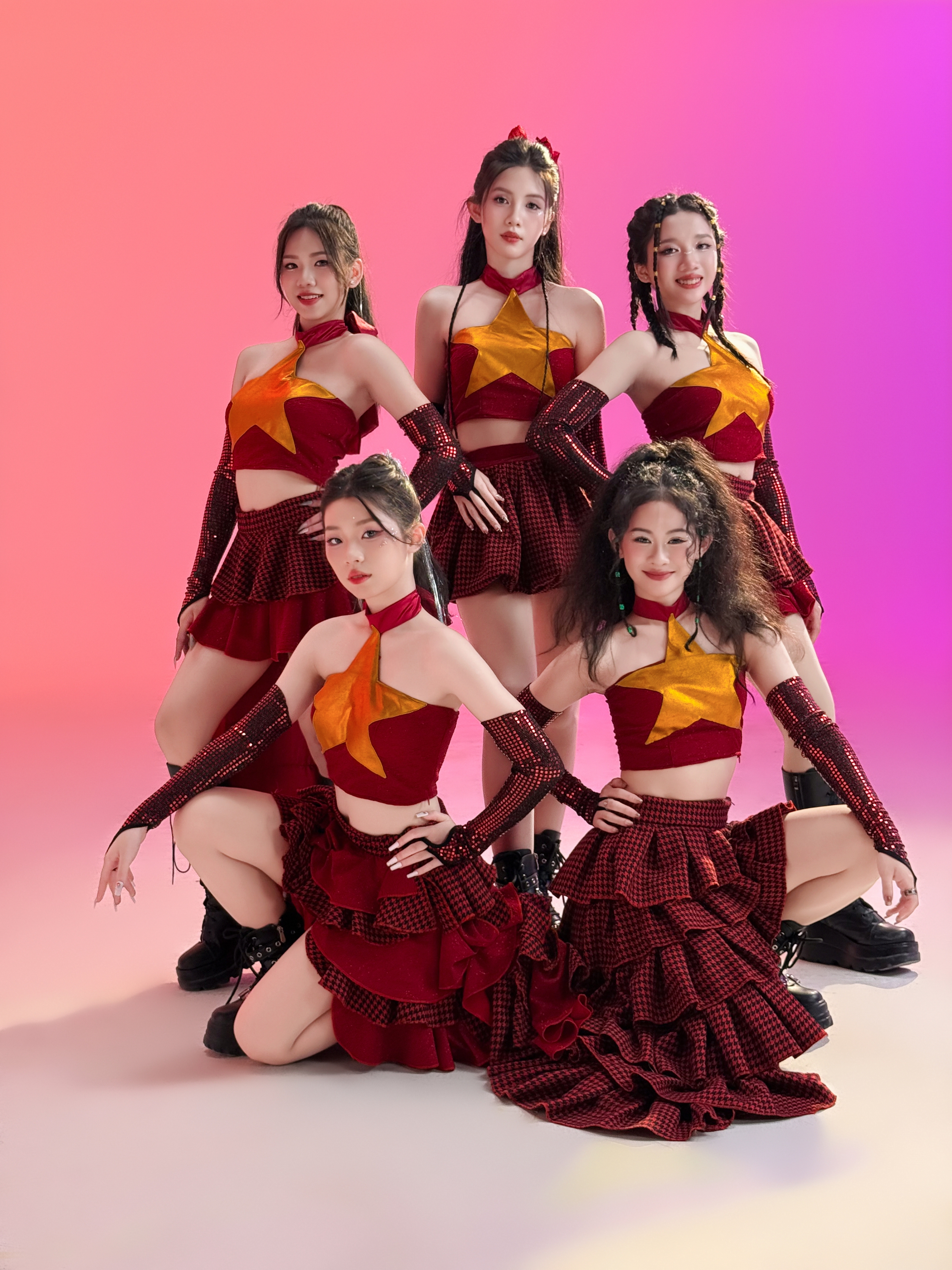 Một Việt Nam mới tinh đầy ấn tượng của V.STAR - Ảnh 3.