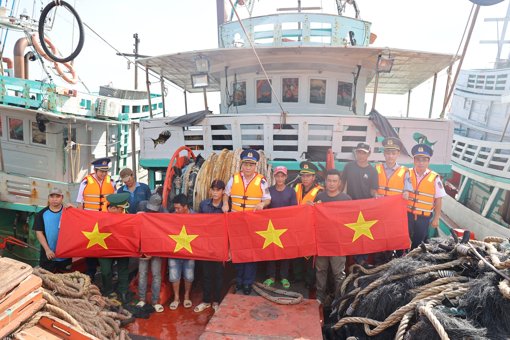 TP HCM Đẩy mạnh tuyên truyền chống khai thác thủy sản bất hợp pháp cho ngư dân - Ảnh 3.