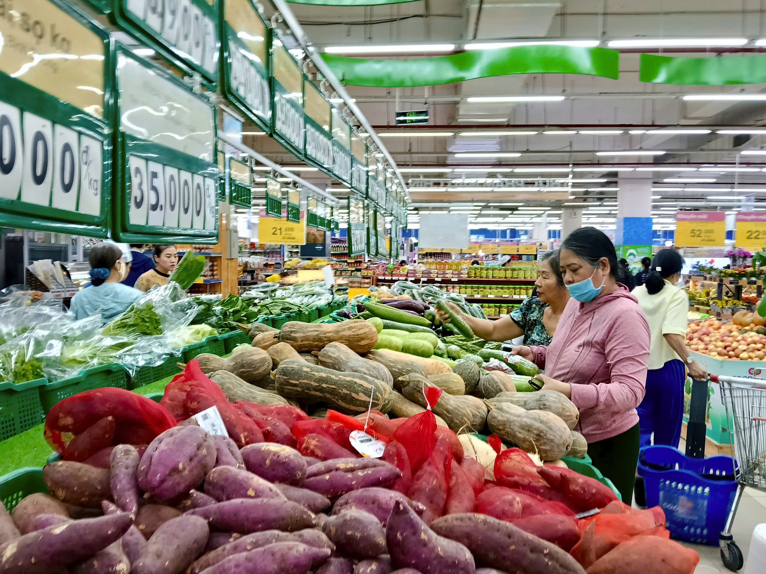 Giá rau xanh tại Đà Nẵng tăng gấp 2 - 3 lần sau mưa lũ , nguồn cung khan hiếm - Ảnh 5.