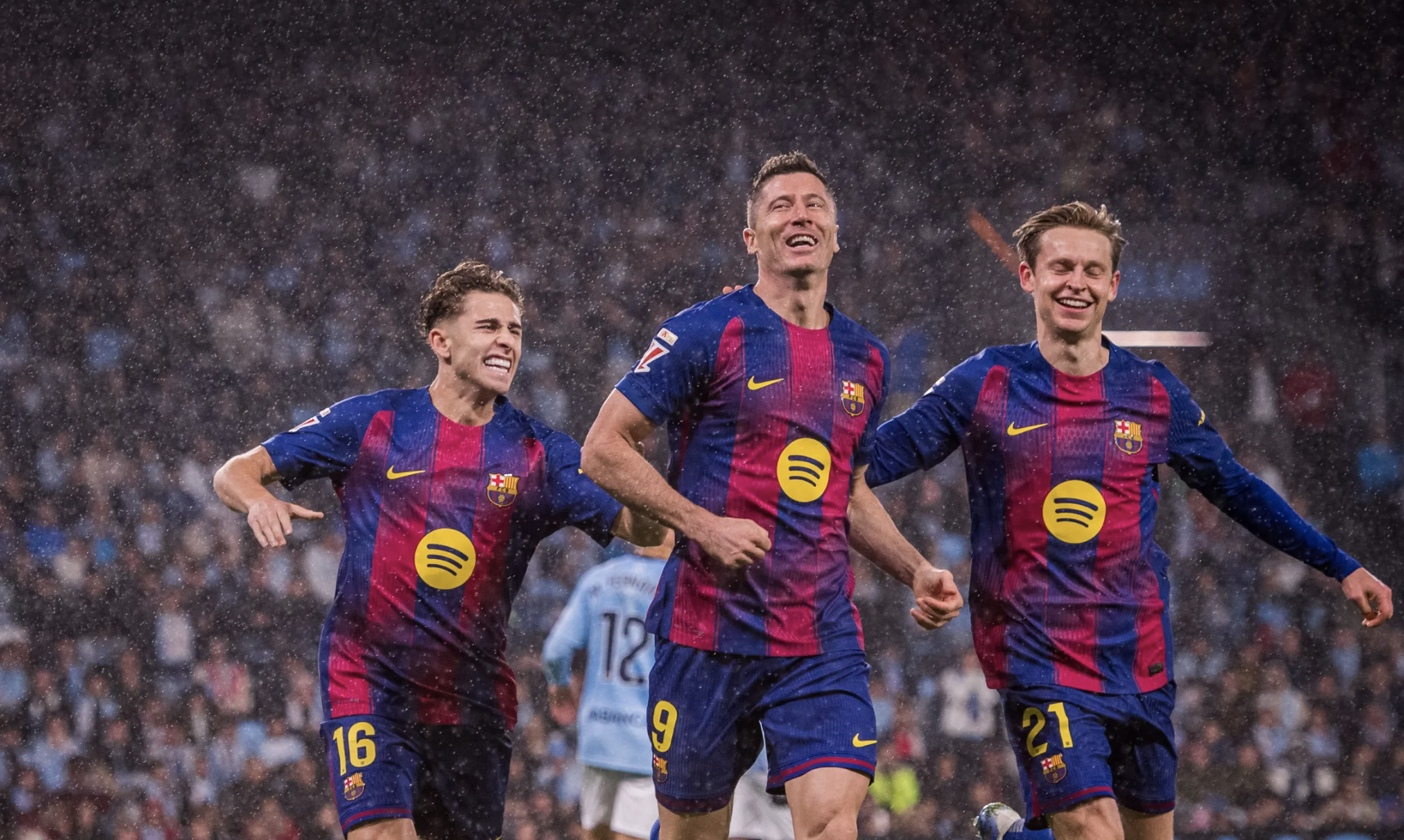 Lewandowski lập hat-trick, Barcelona ngược dòng hạ  Celta trận cầu 6 bàn - Ảnh 5.