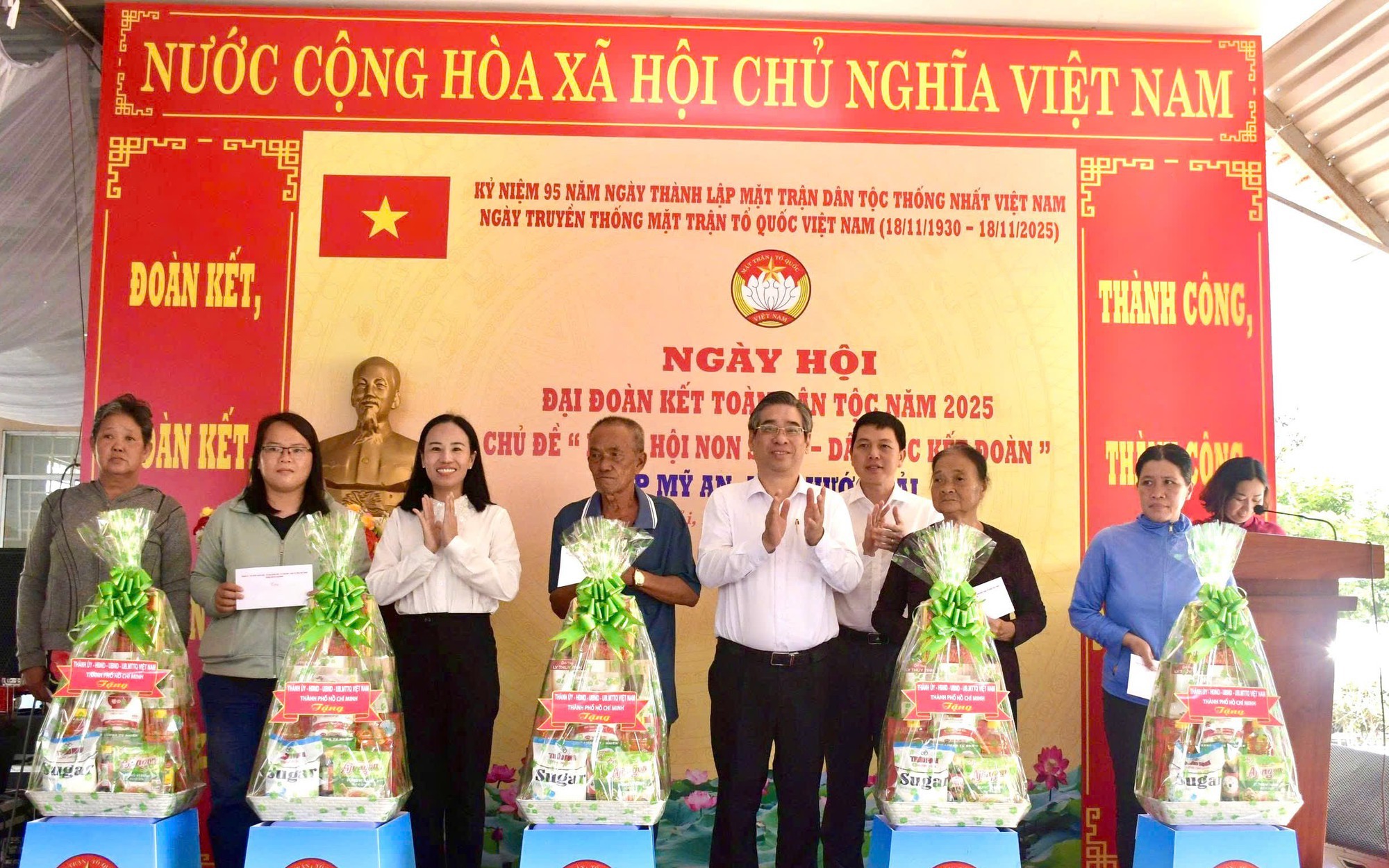 Thường trực Ban Bí thư dự Ngày hội Đại đoàn kết toàn dân tộc tại Lào Cai - Ảnh 2.