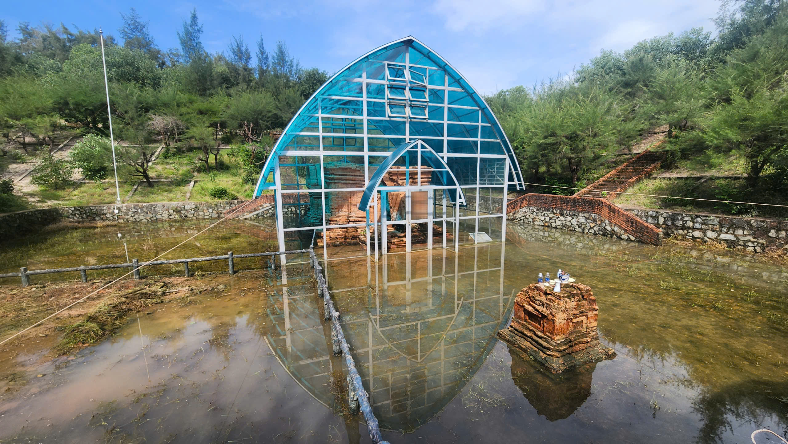 Bị Phó Chủ tịch TP Huế phê bình, cuộc "giải cứu" tháp Chăm hơn 1.200 năm tuổi ra sao? - Ảnh 1.