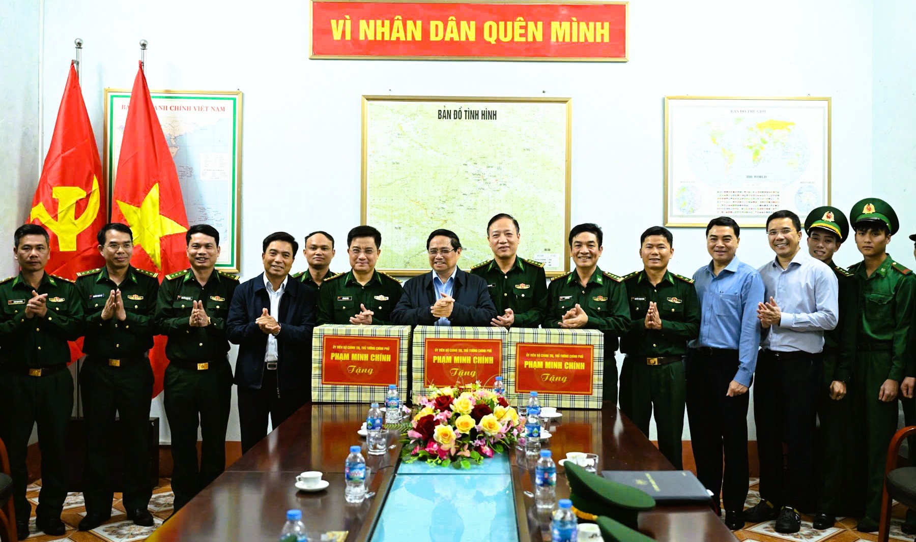 Thủ tướng thăm và làm việc với Đồn Biên phòng Yên Khương - Ảnh 2.