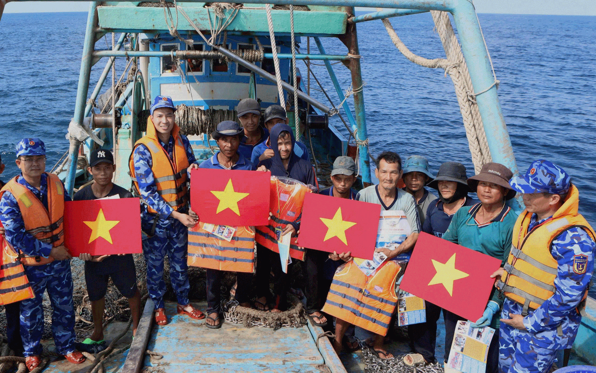 Thủ tướng chỉ đạo chấm dứt đánh bắt hải sản bất hợp pháp , không báo cáo - Ảnh 2.