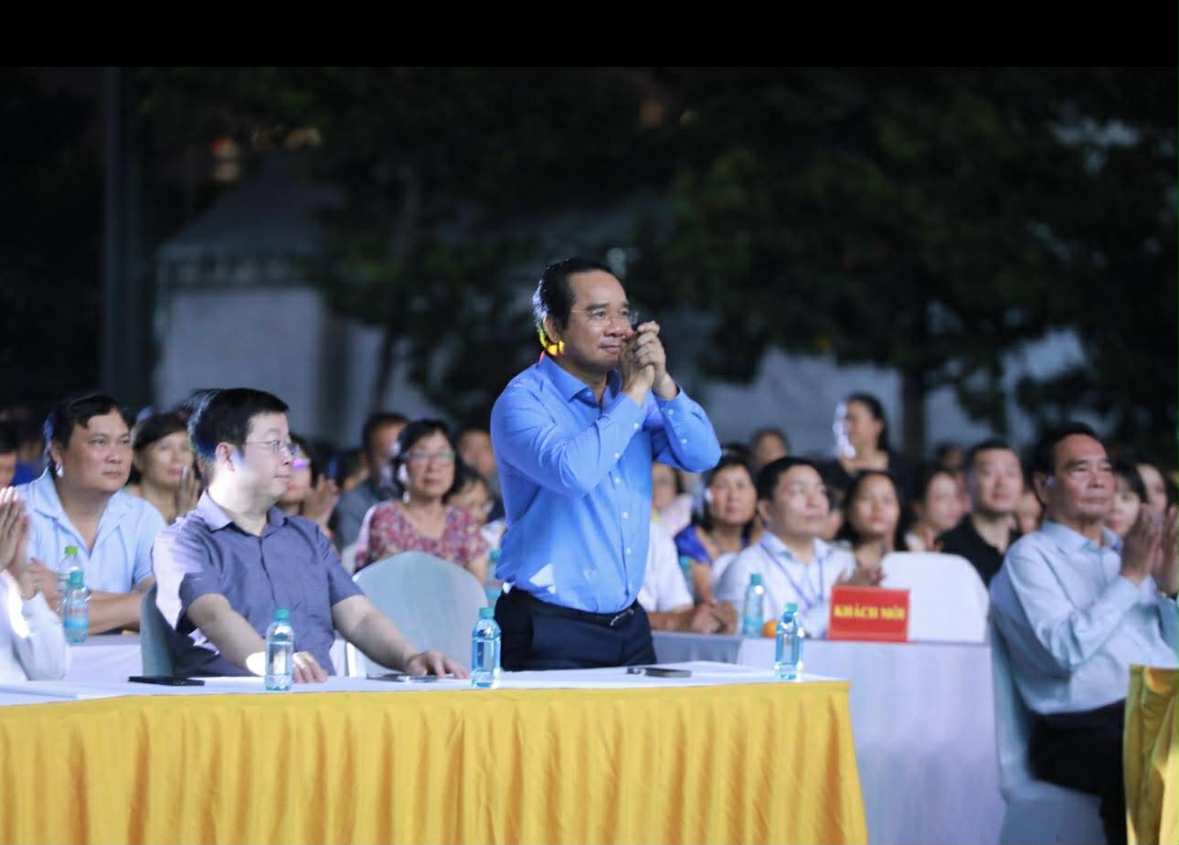 Cẩm Vân, Đàm Vĩnh Hưng, MTV hạnh phúc khi "Nghĩa tình phương Nam 2025" thu về hơn 25 tỷ đồng - Ảnh 2.