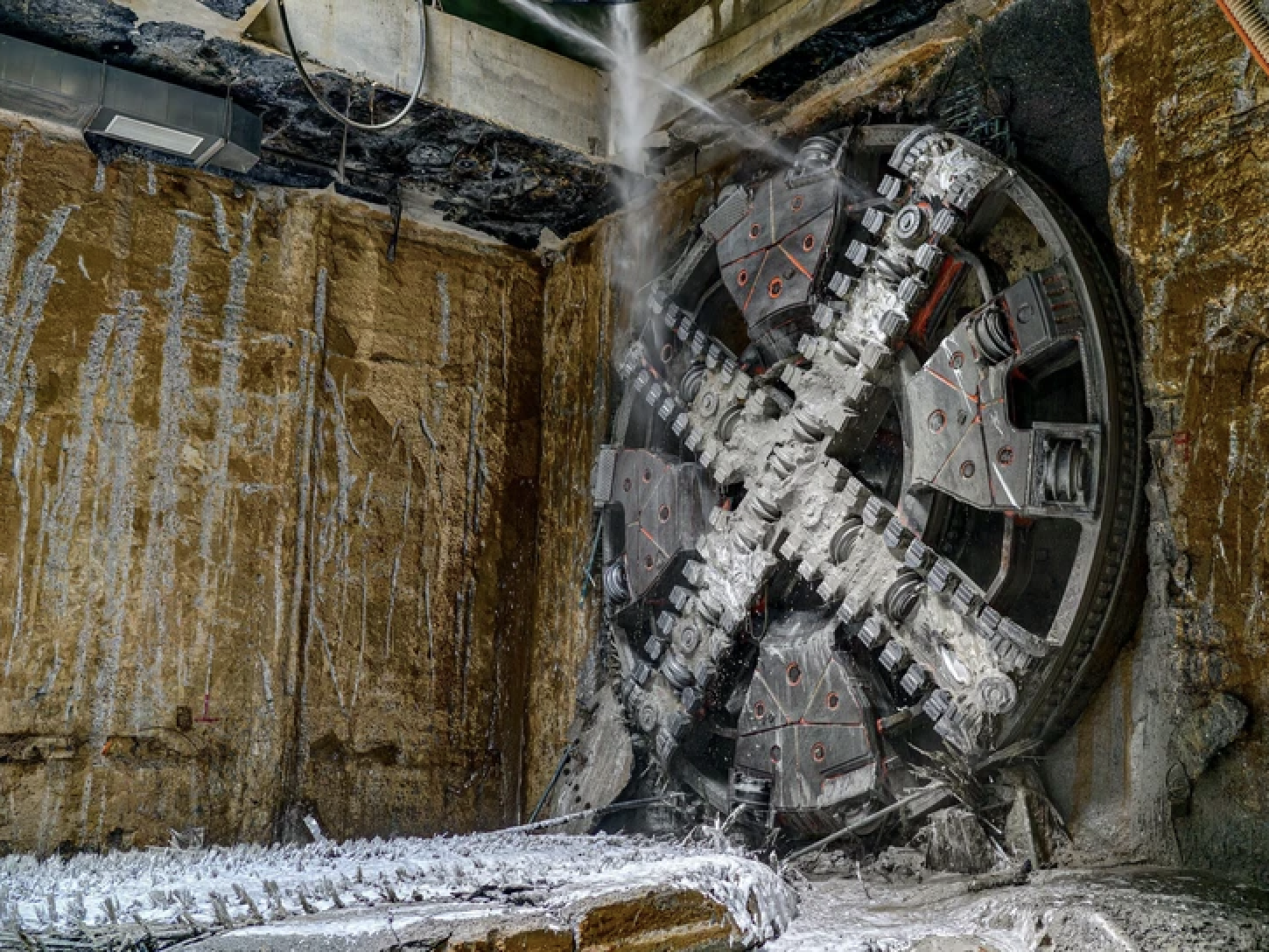 Máy đào hầm Thần Tốc hoàn thành tại ga Hà Nội , cột mốc quan trọng dự án metro số 3 - Ảnh 1. Máy đào hầm Thần Tốc hoàn thành tại ga Hà Nội , cột mốc quan trọng dự án metro số 3 - Ảnh 1.