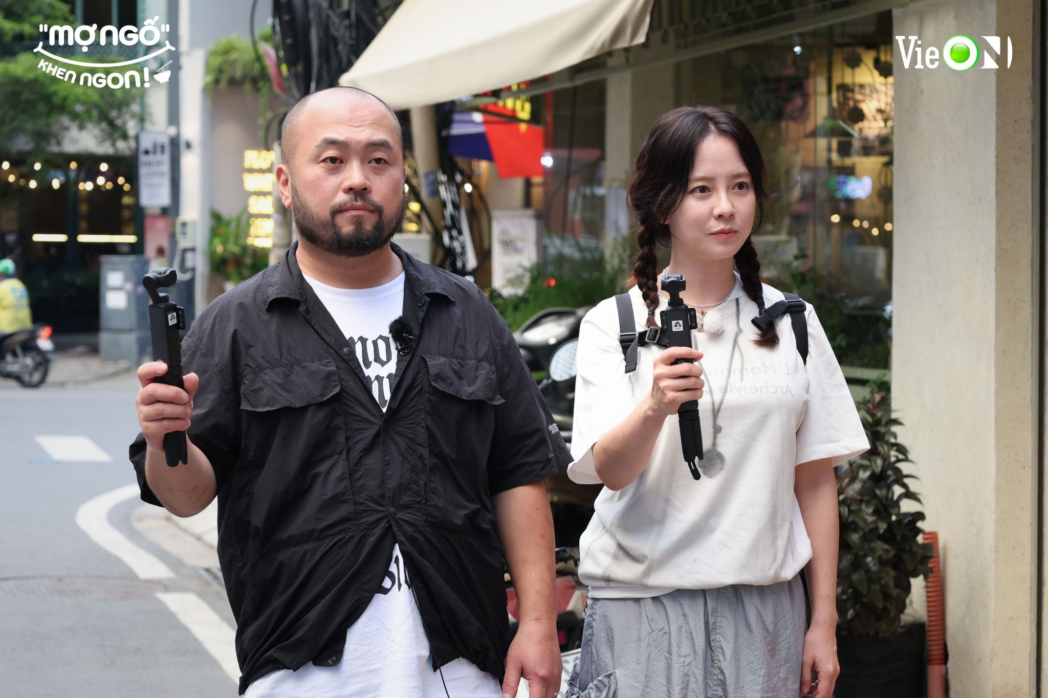 "Mợ ngố" Song Ji-hyo du hí TP HCM, sốc khi ăn trứng vịt lộn - Ảnh 2.