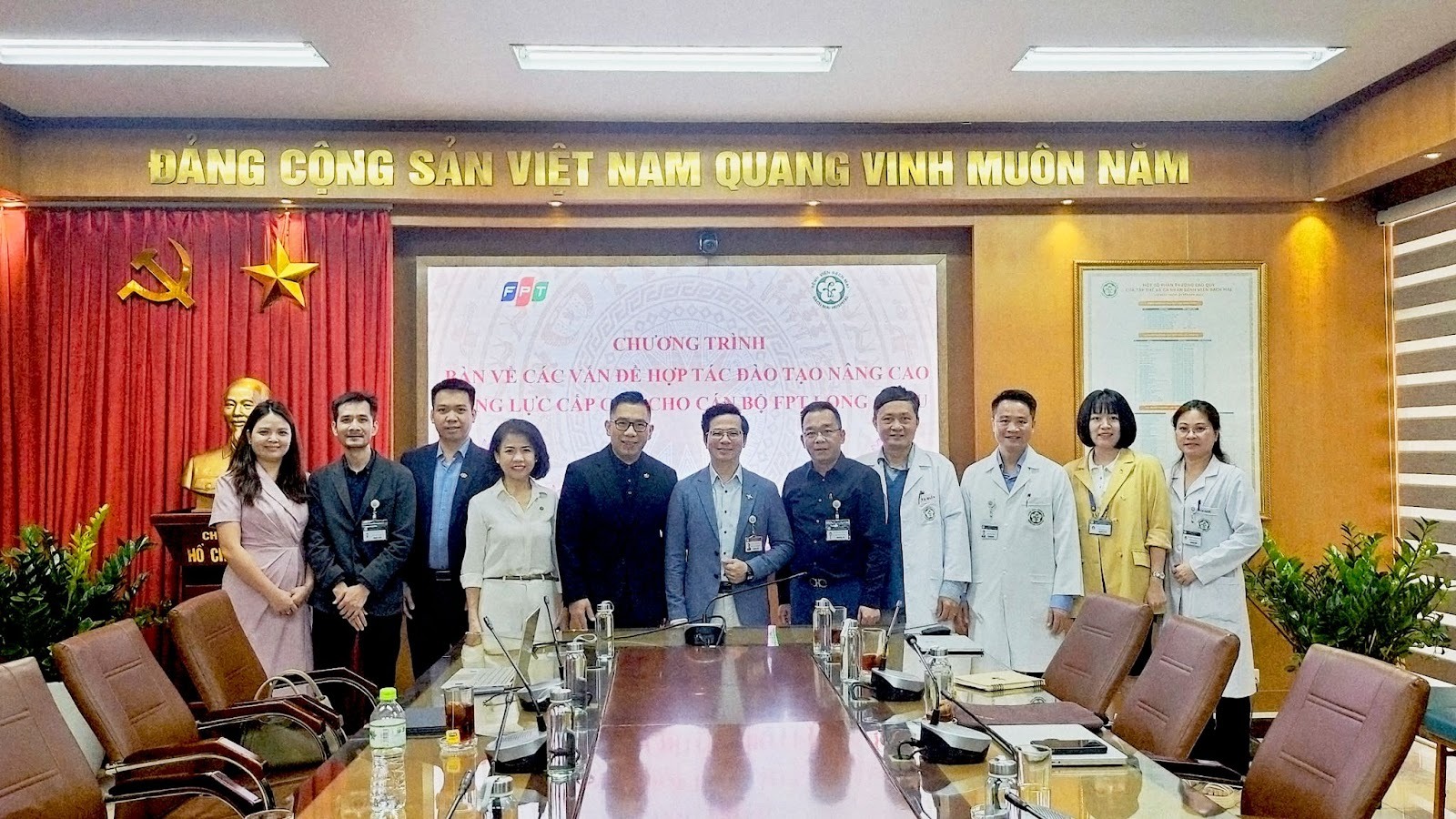 Bệnh viện Bạch Mai đào tạo nâng cao năng lực cấp cứu cho cán bộ y tế Long Châu - Ảnh 1.