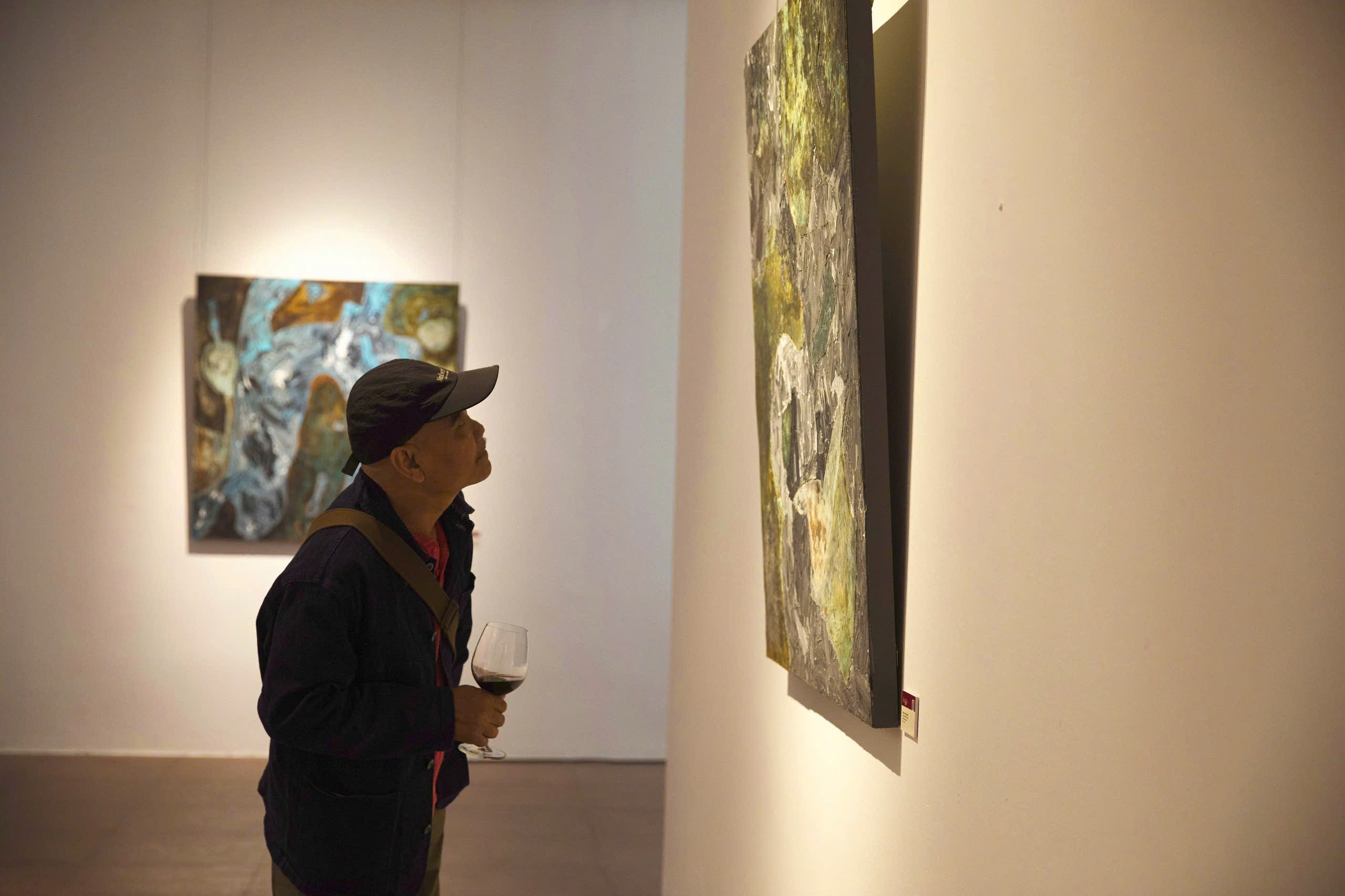 Triển lãm hội họa và điêu khắc Đinh Phong - Ảnh 4.