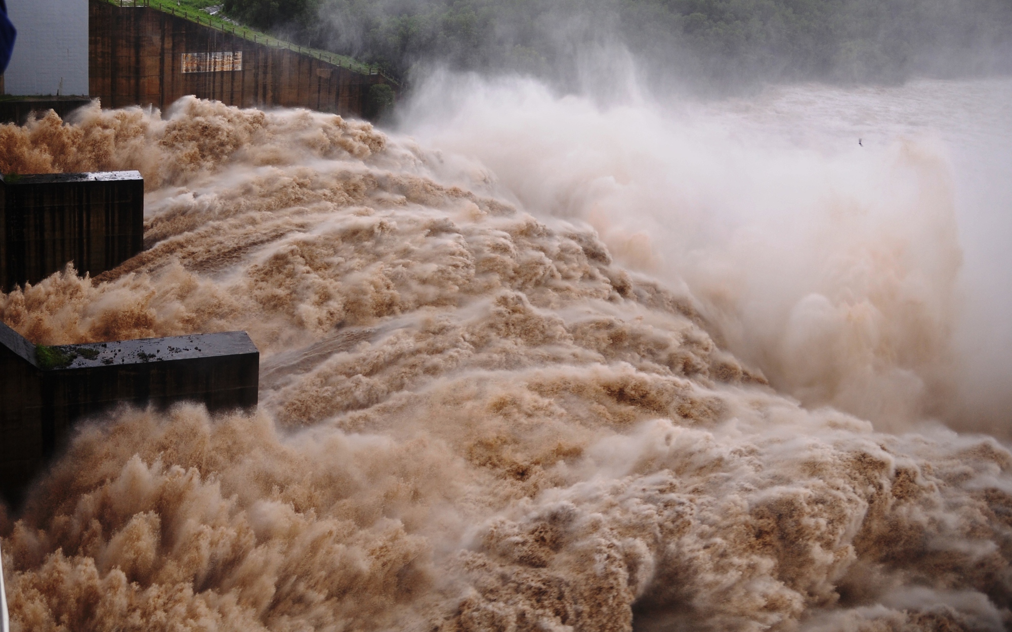 NÓI THẲNG: Chuyện gì đang xảy ra ở Thủy điện Sông Ba Hạ? - Ảnh 1.