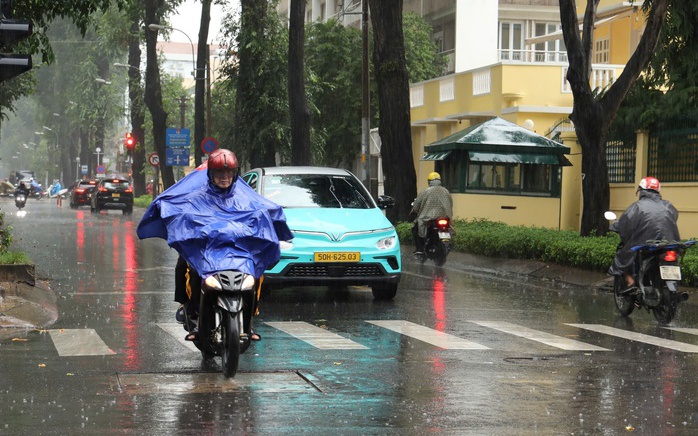 Thời tiết hôm nay 11 - 12: Mưa lớn , cảnh báo lốc , sét và gió giật mạnh - Ảnh 2. Thời tiết hôm nay 11 - 12: Mưa lớn , cảnh báo lốc , sét và gió giật mạnh - Ảnh 2.