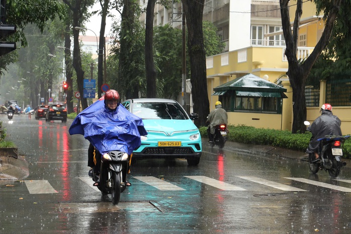Dự báo thời tiết hôm nay, 10-12: TPHCM và Nam Bộ tăng mưa - Ảnh 1.