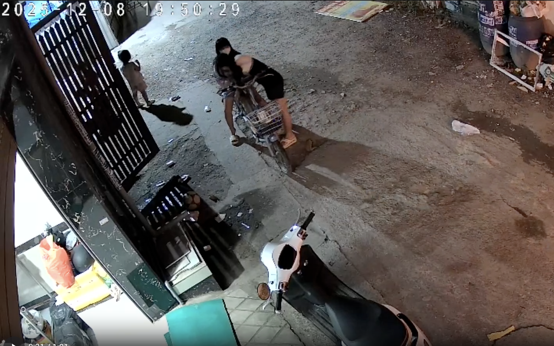 - Ảnh 4. - Ảnh 4.