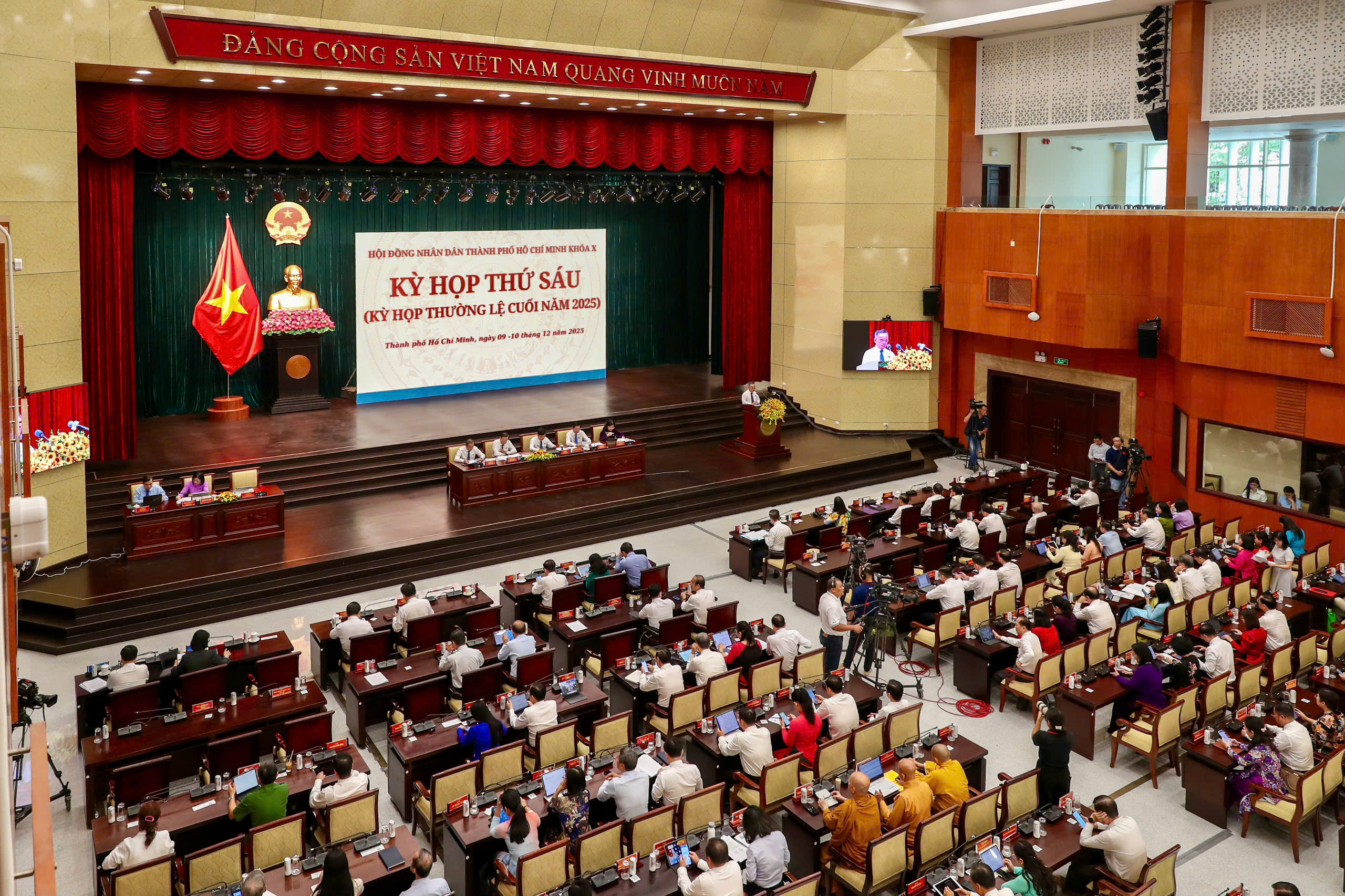 Chủ tịch UBND TPHCM Nguyễn Văn được kêu gọi cán bộ công chức chủ động và trách nhiệm - Ảnh 2.