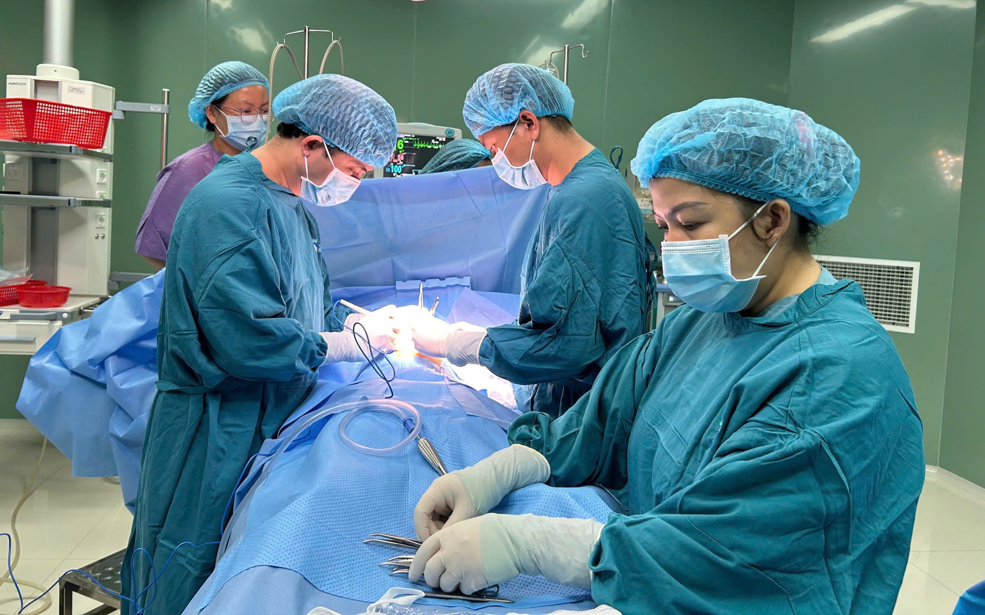 Năm 2025, người dân TPHCM chưa hài lòng điều gì ở các bệnh viện công? - Ảnh 2.