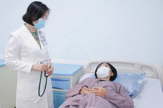 Đổ bệnh do thời tiết ẩm ương - Ảnh 1. Đổ bệnh do thời tiết ẩm ương - Ảnh 1.