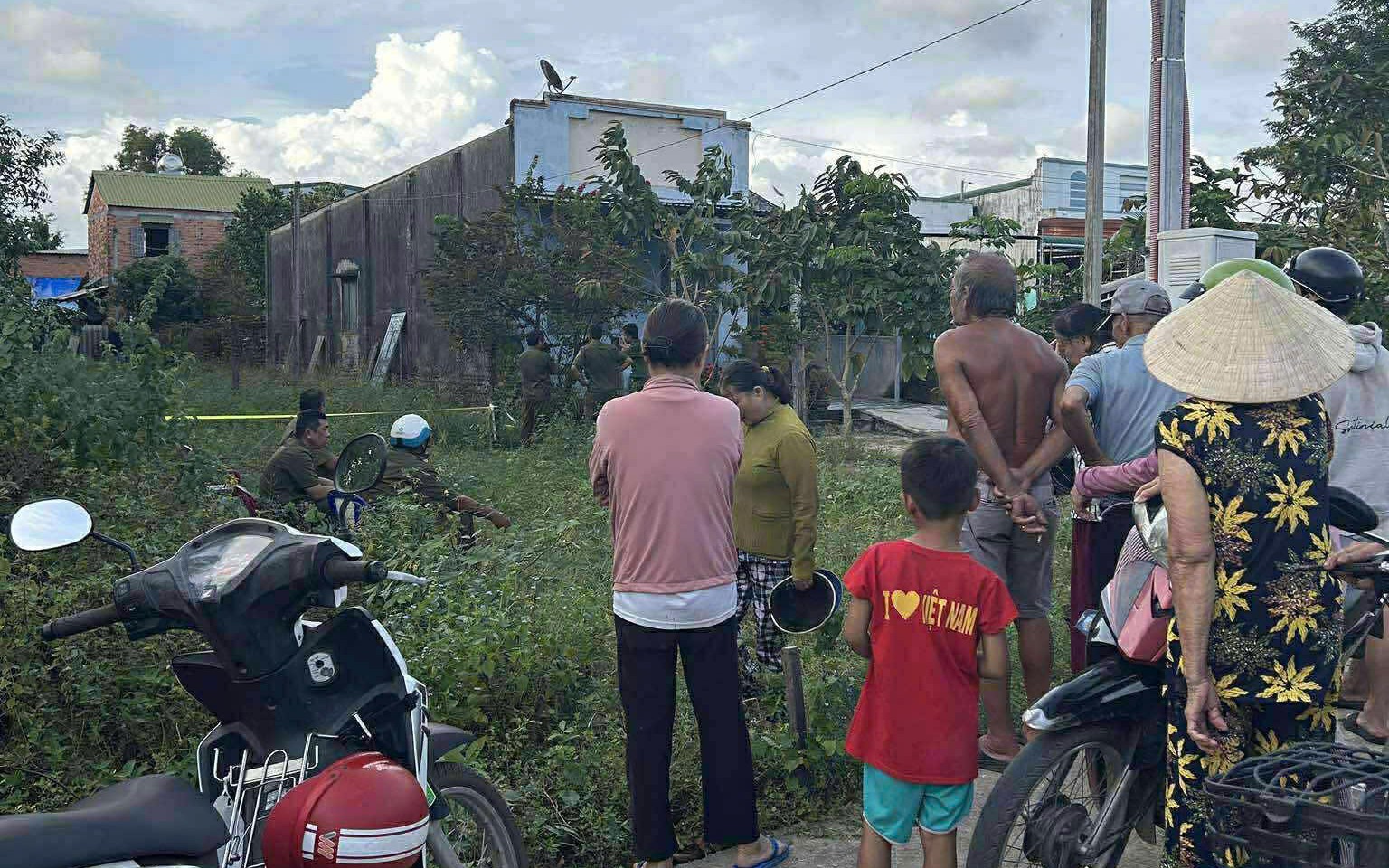 Ph&aacute;t hiện người phụ nữ gục chết cạnh xe m&aacute;y tại T&acirc;y Ninh , nguy&ecirc;n nh&acirc;n c&oacute; thể do đột qụy - Ảnh 2.