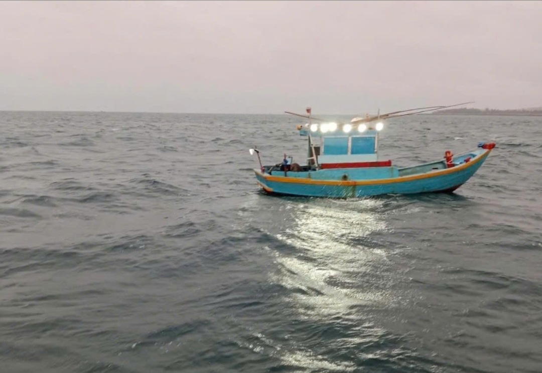 Phát hiện thi thể người đàn ông trên thuyền nhỏ trôi tự do ở Phú Qúy - Ảnh 1.