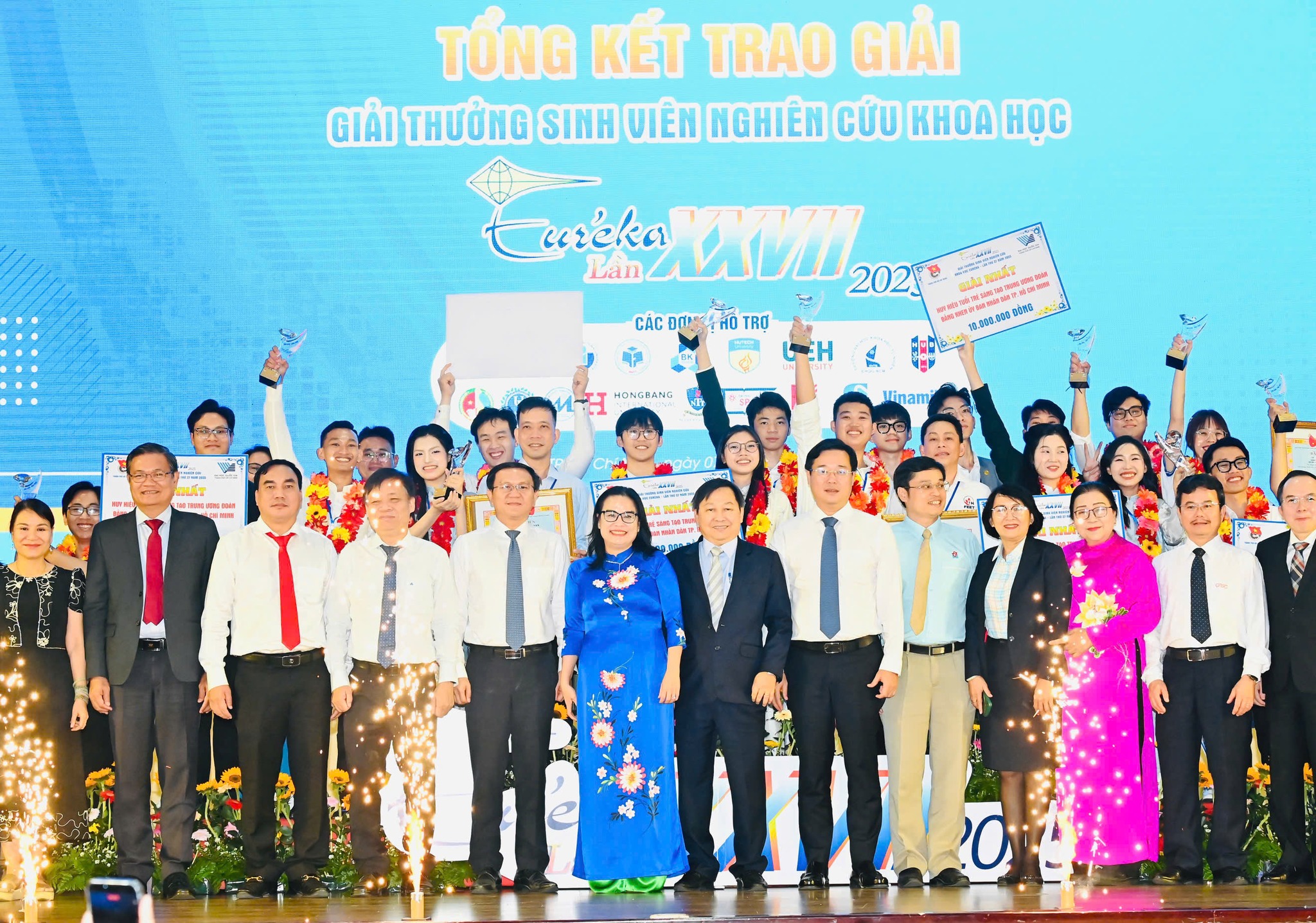 Hỗ trợ tâm lý cho người bị ung thư đoạt giải nhất Nghiên cứu khoa học Euréka - Ảnh 2.