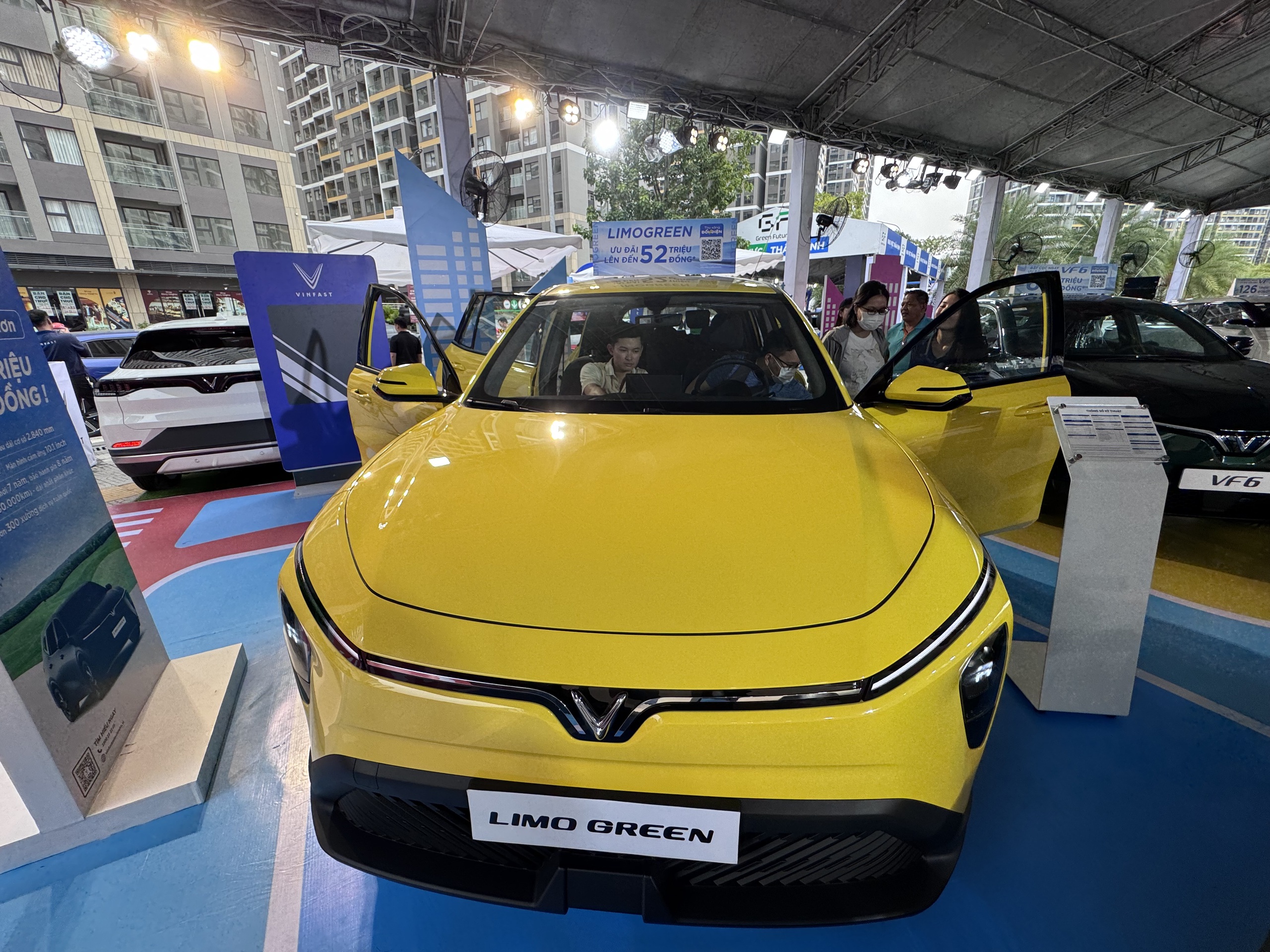 Doanh số mẫu xe 7 chỗ VinFast tăng mạnh trong tháng 11 năm 2023 - Ảnh 1. Doanh số mẫu xe 7 chỗ VinFast tăng mạnh trong tháng 11 năm 2023 - Ảnh 1.