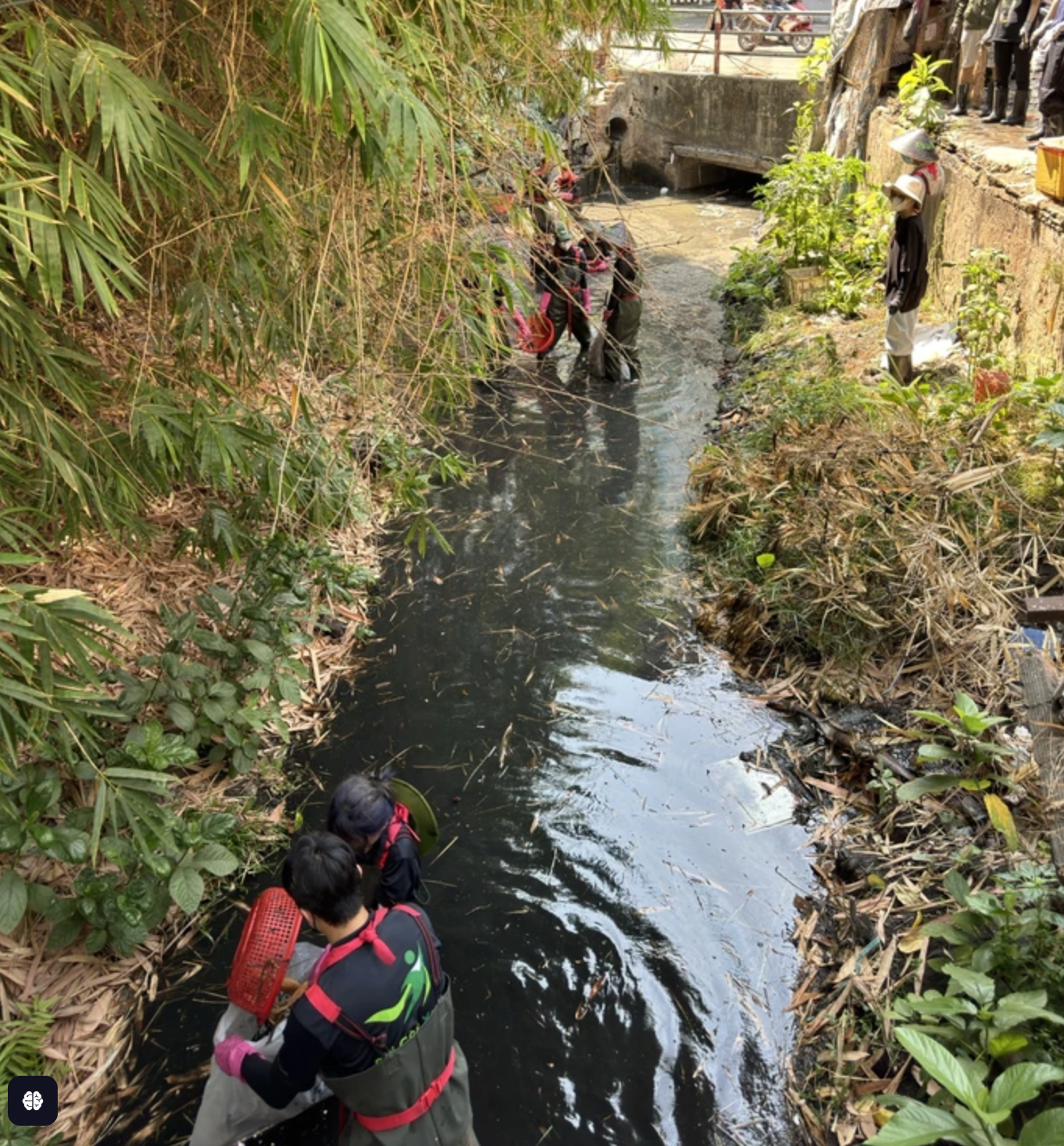 Bàn giao mặt bằng để thoát nước cho sân bay Tân Sơn Nhất - Ảnh 1.