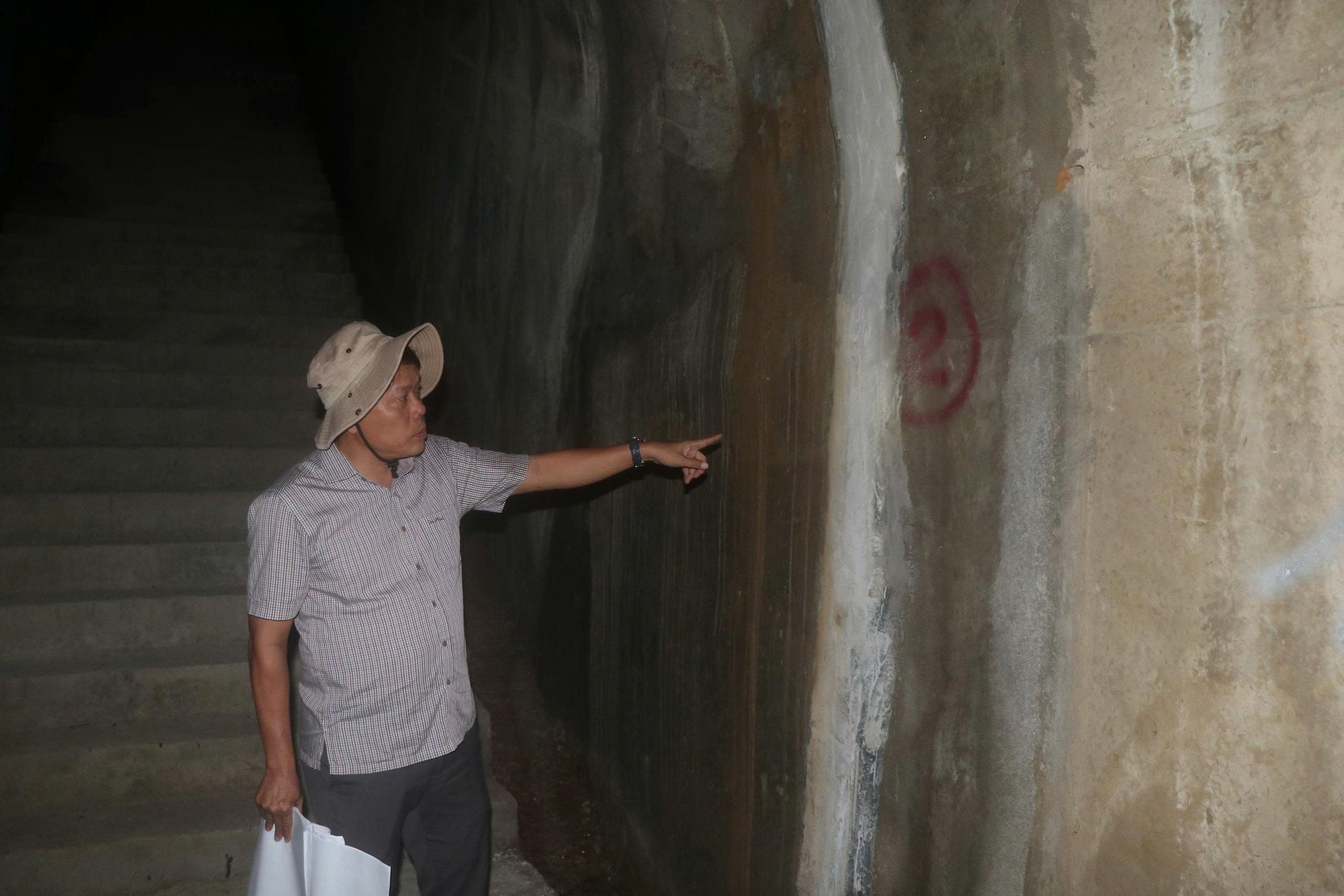 Công an vào cuộc xác minh vụ hồ chứa nước hơn 1.000 tỉ đồng vừa khánh thành đã nứt, thấm nước - Ảnh 4.