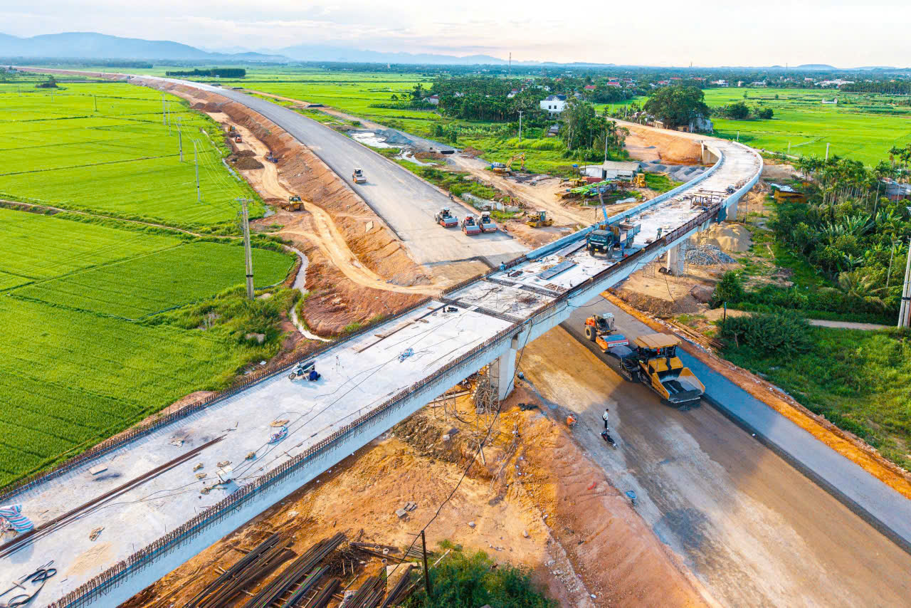 Đột phá hạ tầng, kiến tạo vị thế - Ảnh 1. Đột phá hạ tầng, kiến tạo vị thế - Ảnh 1.