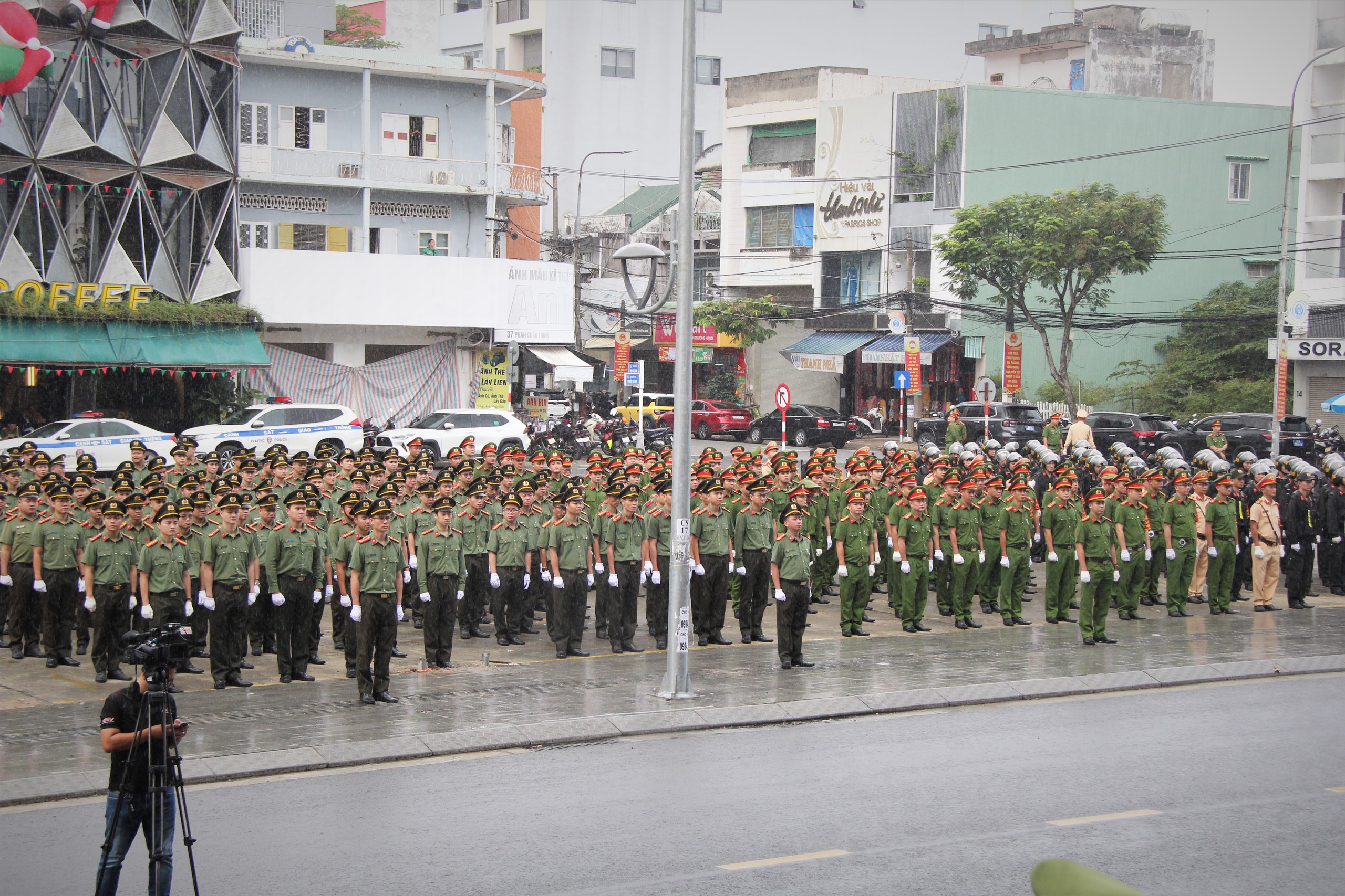 Công an Đà Nẵng ra quân cao điểm bảo đảm an ninh trật tự trước các sự kiện trọng điểm - Ảnh 11. Công an Đà Nẵng ra quân cao điểm bảo đảm an ninh trật tự trước các sự kiện trọng điểm - Ảnh 11.