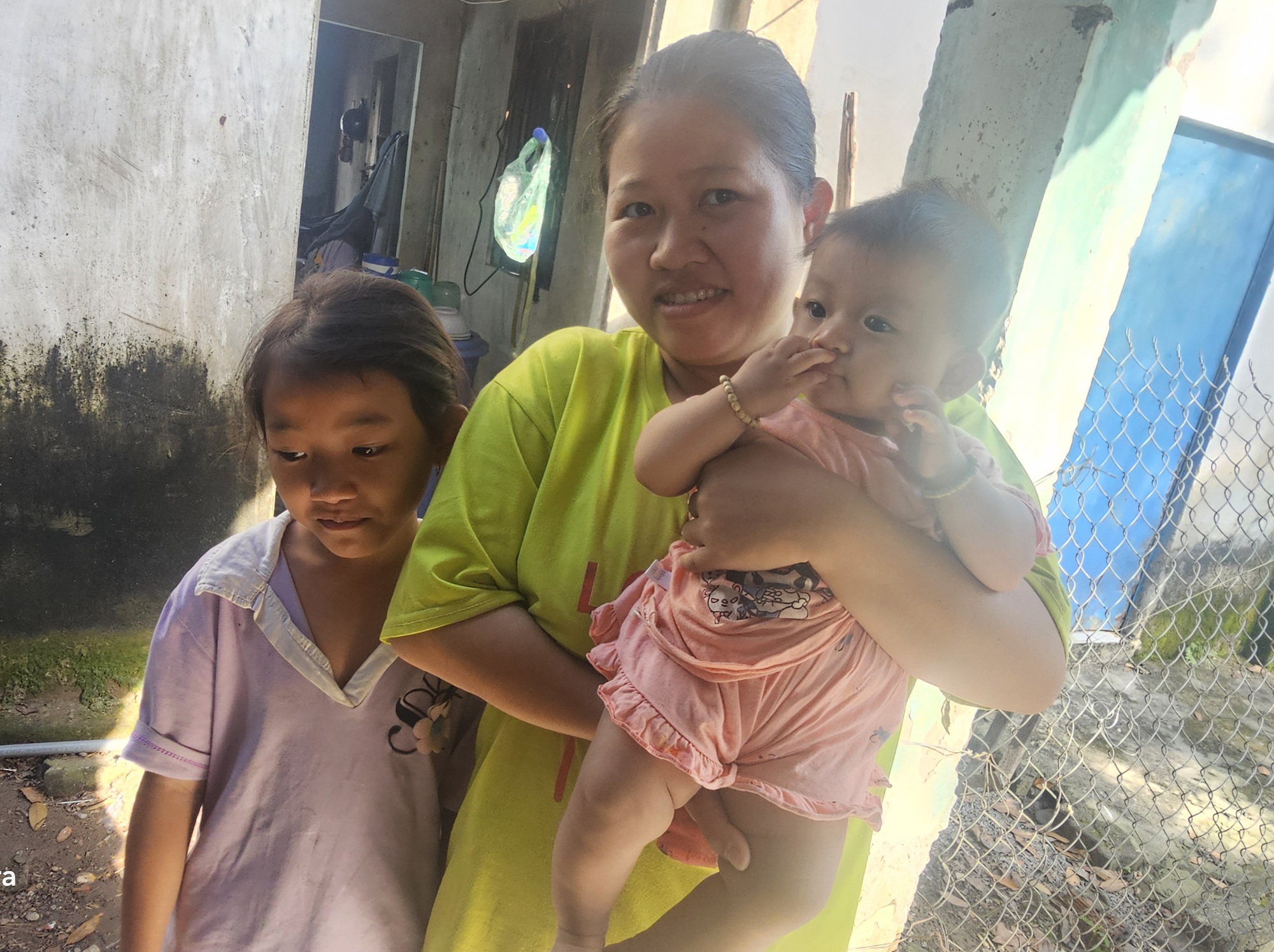 Cụ bà 74 tuổi ở Bình Dương xúc động khi nhận hỗ trợ hộ nghèo sửa nhà xuống cấp - Ảnh 7.