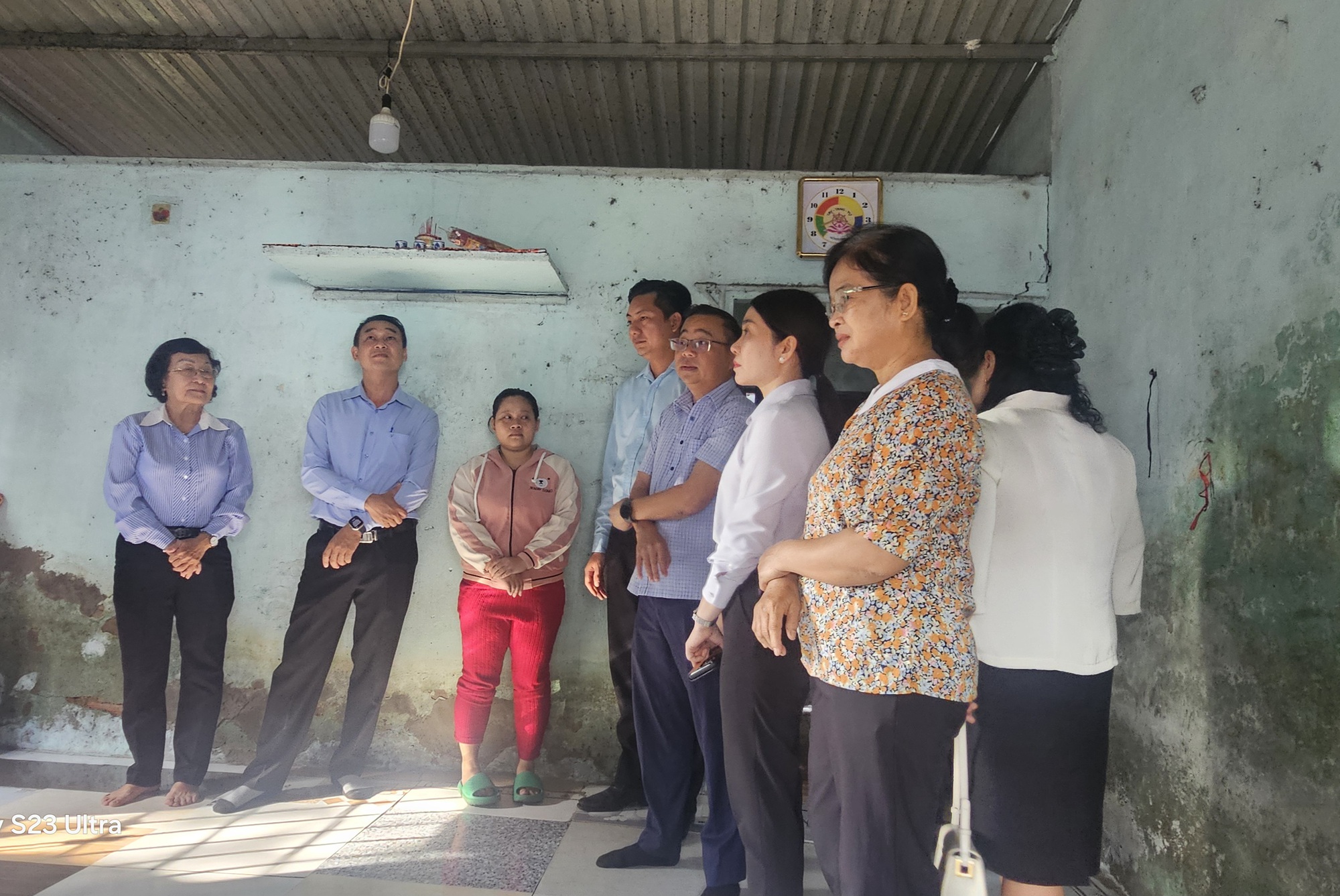 Cụ bà 74 tuổi ở Bình Dương xúc động khi nhận hỗ trợ hộ nghèo sửa nhà xuống cấp - Ảnh 5.