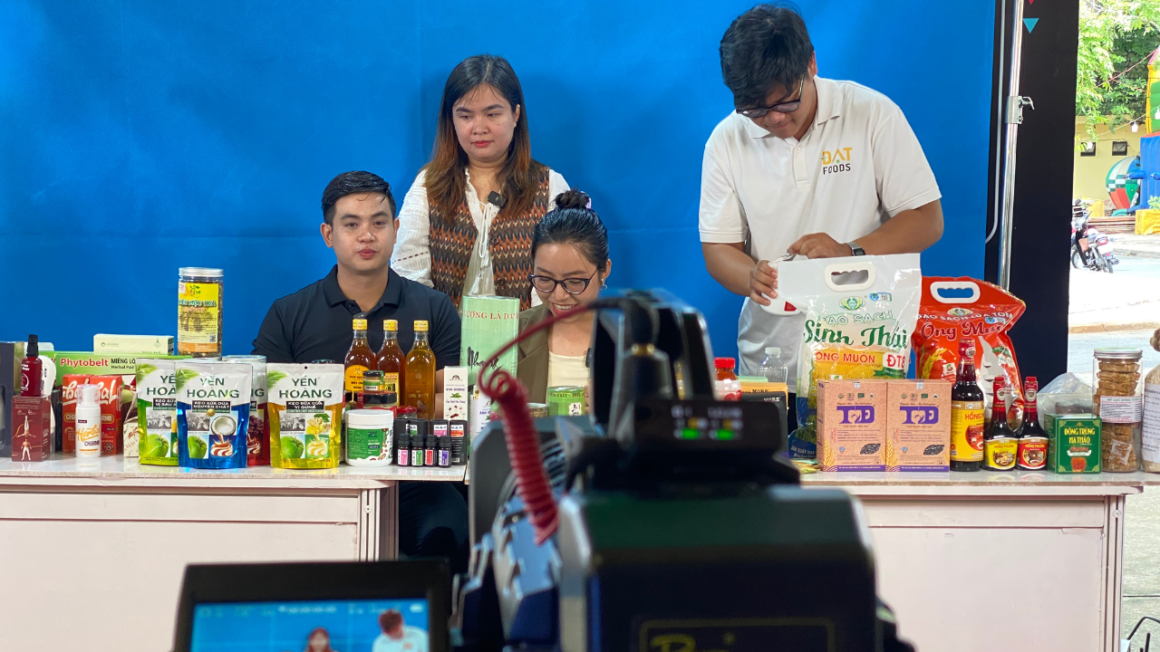 Livestream bán hàng: Không nói bừa để bảo vệ người tiêu dùng - Ảnh 1. Livestream bán hàng: Không nói bừa để bảo vệ người tiêu dùng - Ảnh 1.