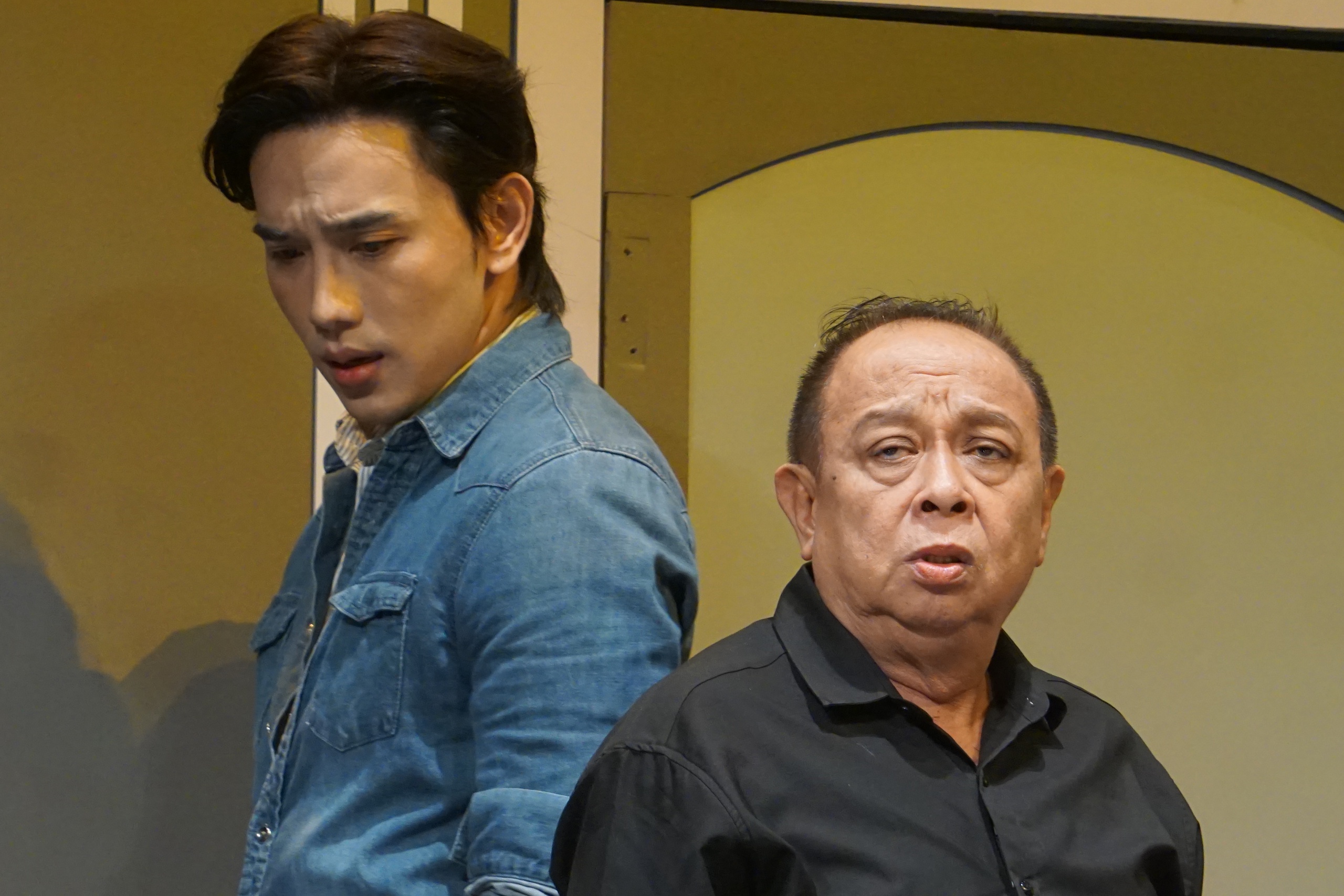 Thu Trang, Tiến Luật, Khả Như, Quang Tuấn quậy tung nóc "Sinh nhật triệu đô" - Ảnh 2.