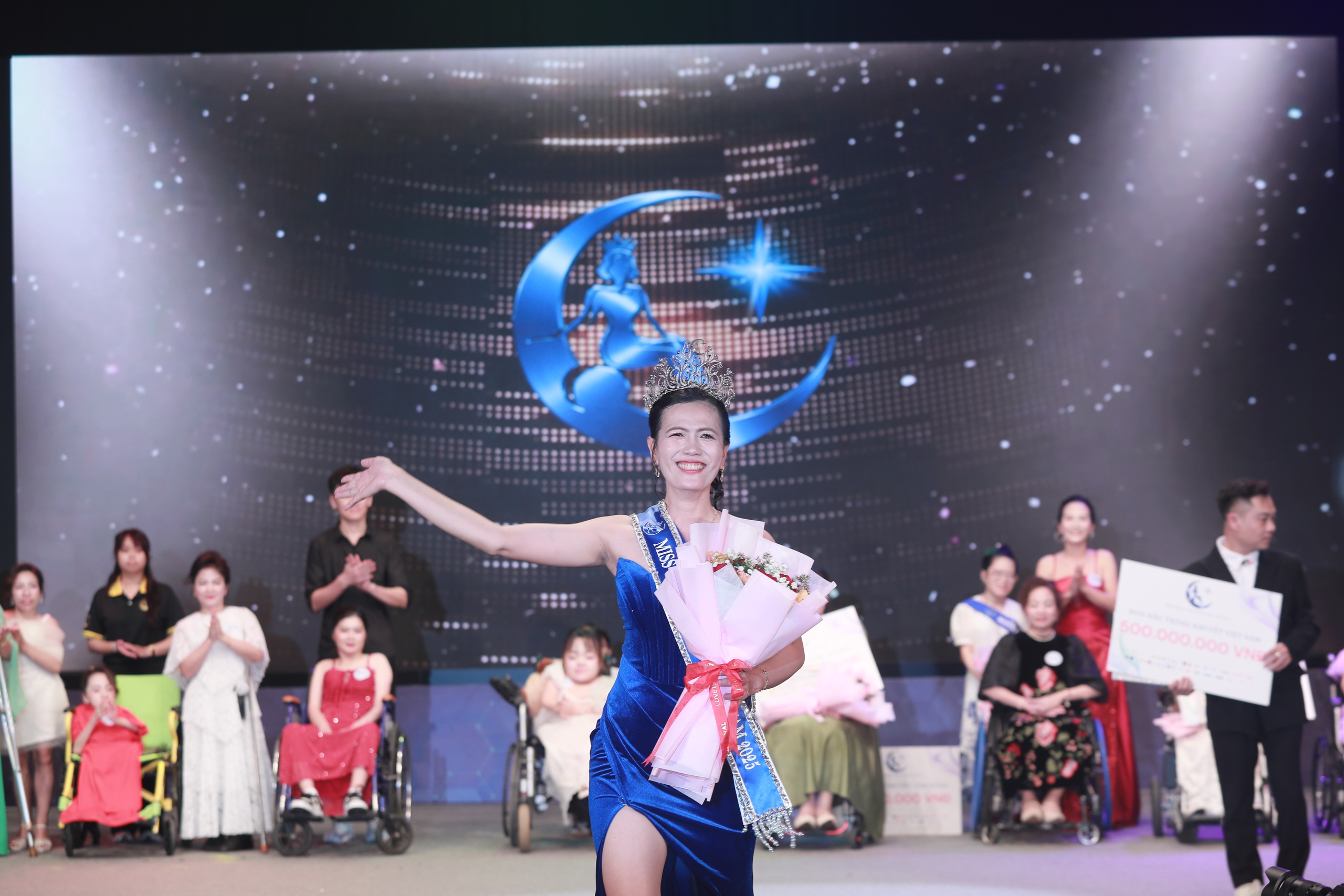 Hoa hậu Trăng khuyết đầu tiên của Việt Nam - Ảnh 3.