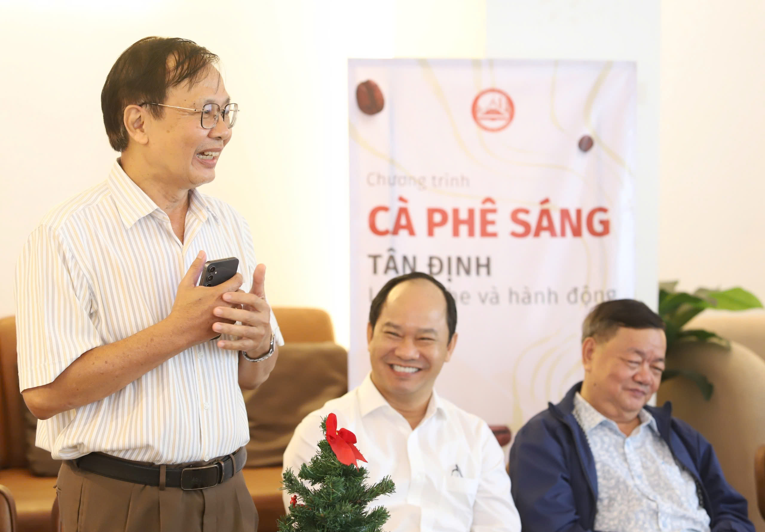 Phường Tân Định tổ chức Cà phê sáng lắng nghe ý kiến người dân và doanh nghiệp - Ảnh 2.