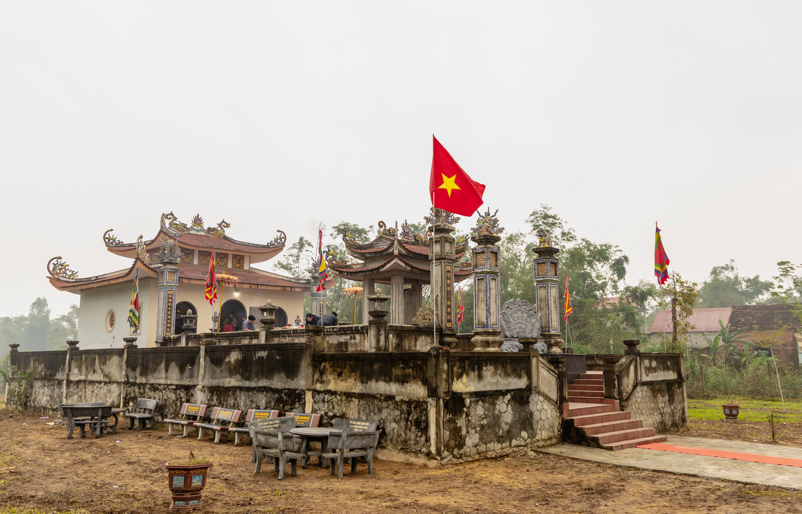 Điều chưa kể về ngôi đền Song Trung và mộ hai cha con công thần thời Hậu Lê ở Quảng Trị - Ảnh 5. Điều chưa kể về ngôi đền Song Trung và mộ hai cha con công thần thời Hậu Lê ở Quảng Trị - Ảnh 5.