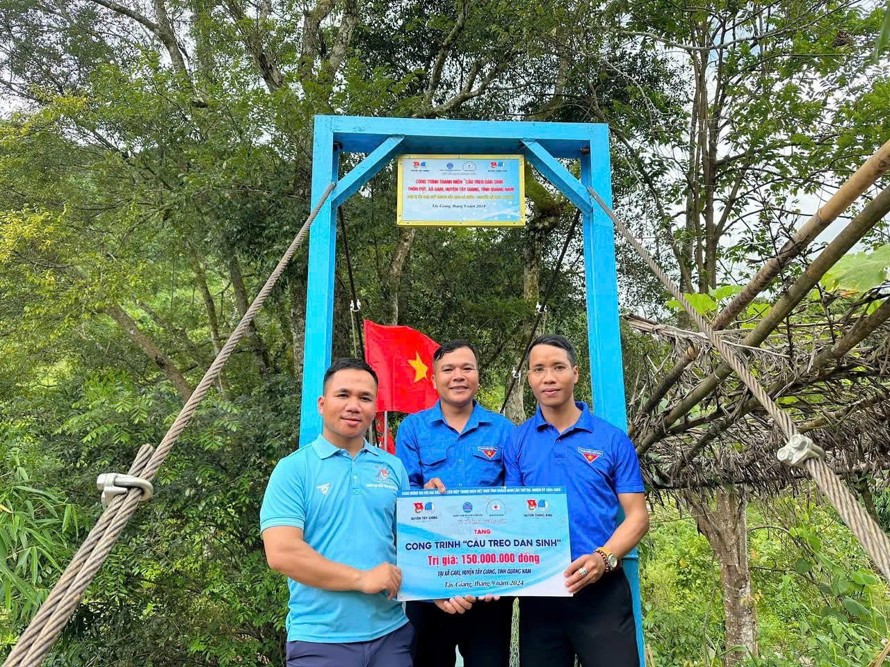 Cuộc thi viết lòng TỐT QUANH TA: Sứ giả yêu thương của Phan Văn Đức - Ảnh 3. Cuộc thi viết lòng TỐT QUANH TA: Sứ giả yêu thương của Phan Văn Đức - Ảnh 3.