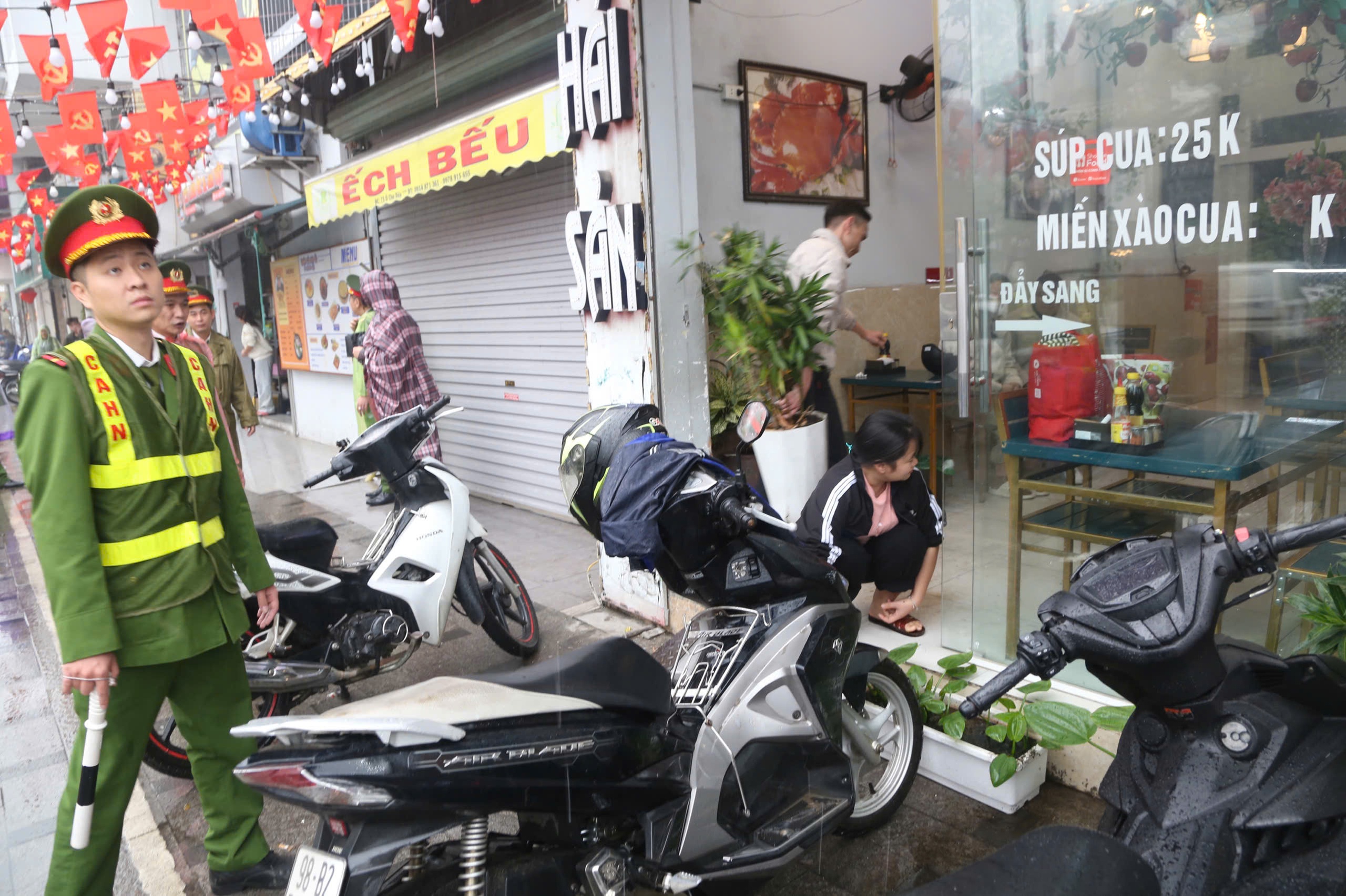 TP Hà Nội ra quân lập lại trật tự đô thị, giành lại vỉa hè lòng đường ở 126 xã, phường - Ảnh 5.